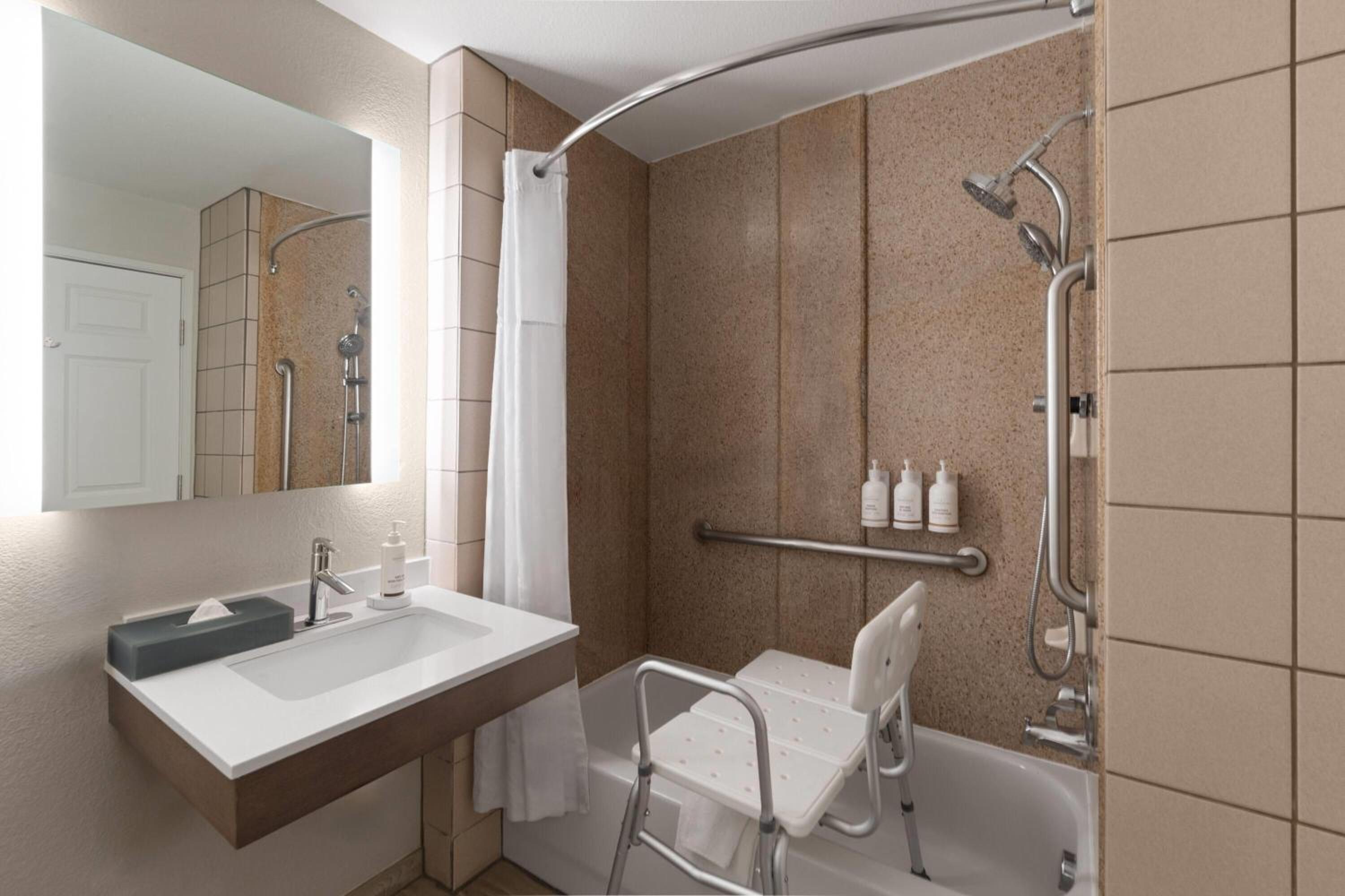 King Room - Mobility Access/Non-Smoking - Photo 2