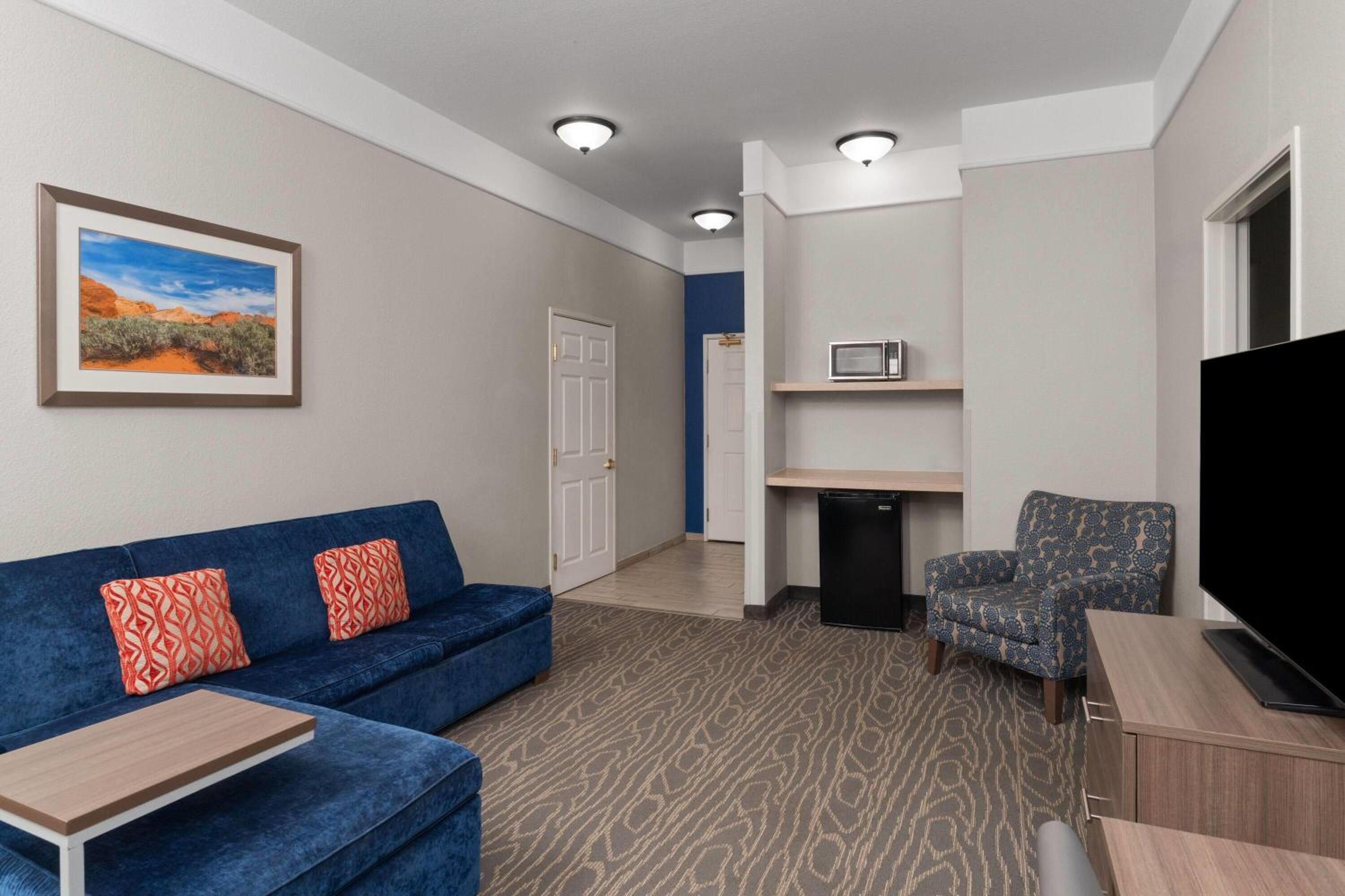 Deluxe King Room - Mobility Accessible/Non-Smoking - Photo 4