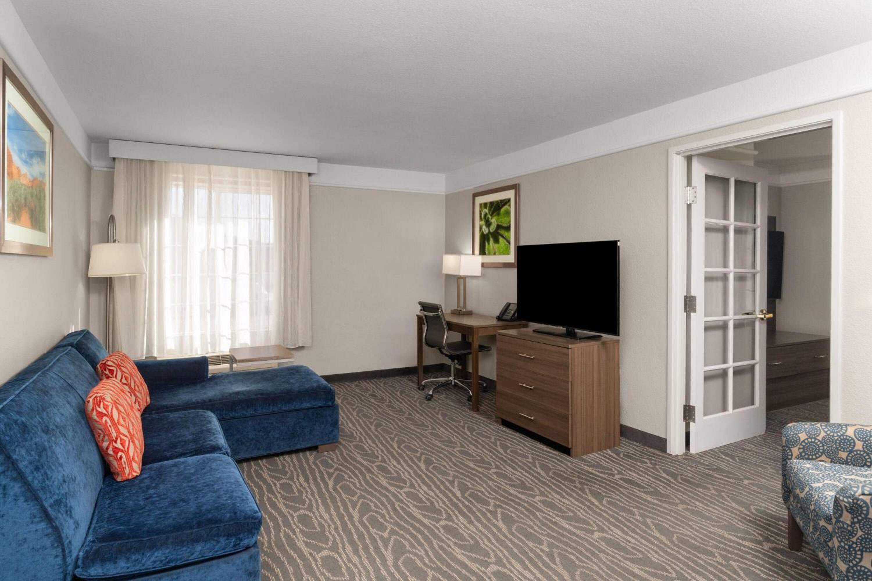 One-Bedroom King Suite - Non-Smoking - Photo 2