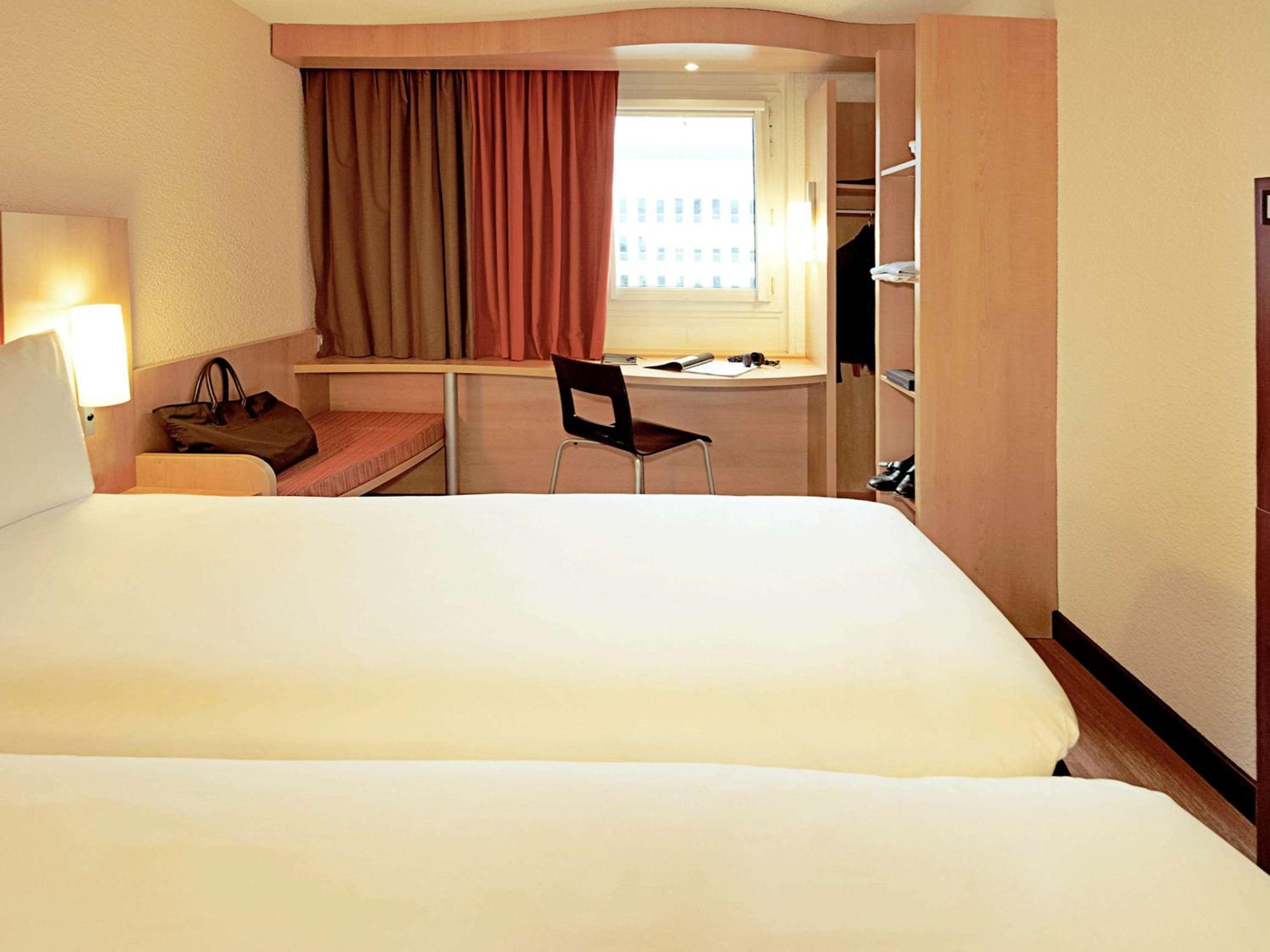Standard Twin Room - Photo 3