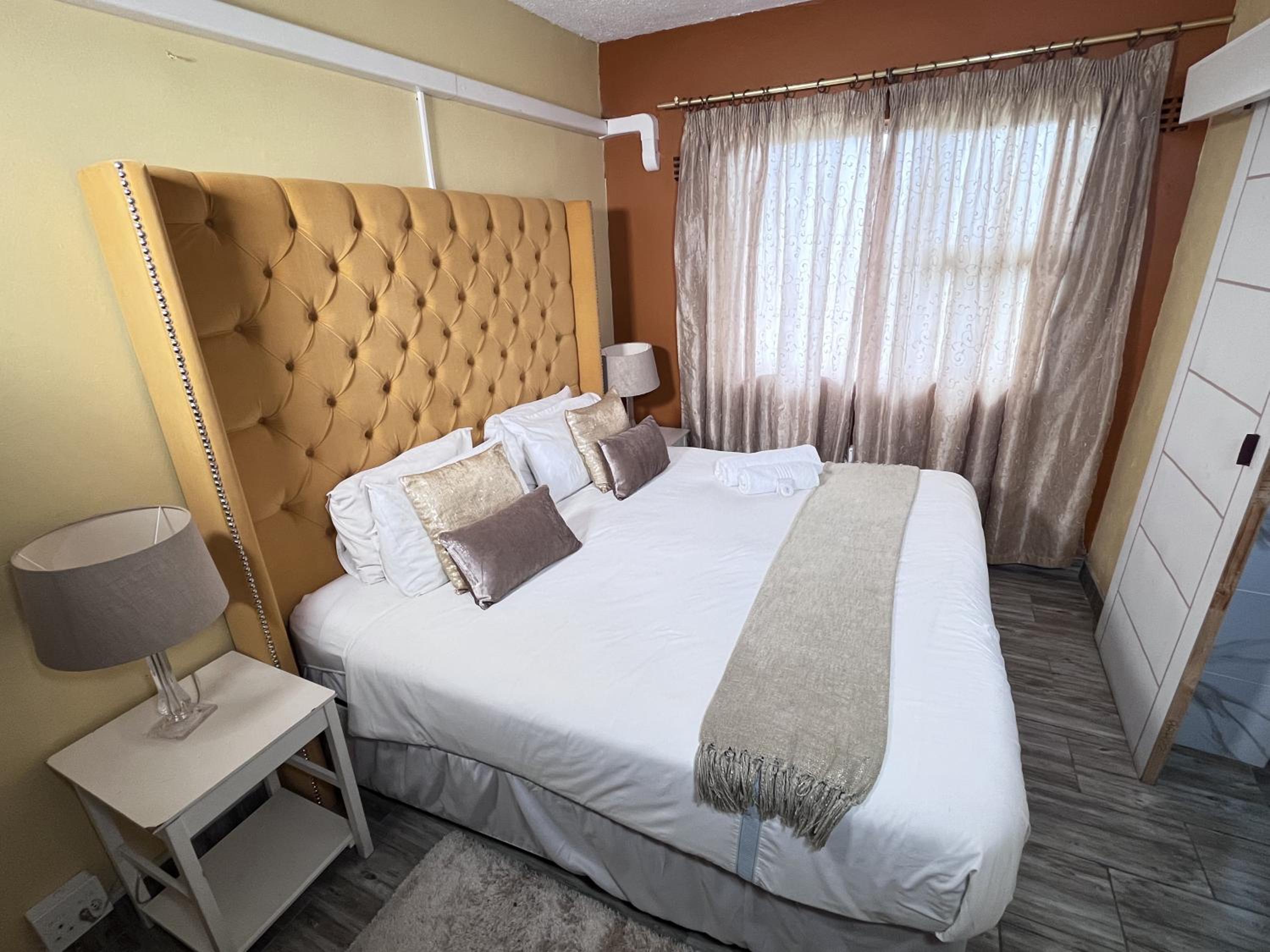 Standard King Room photo 2