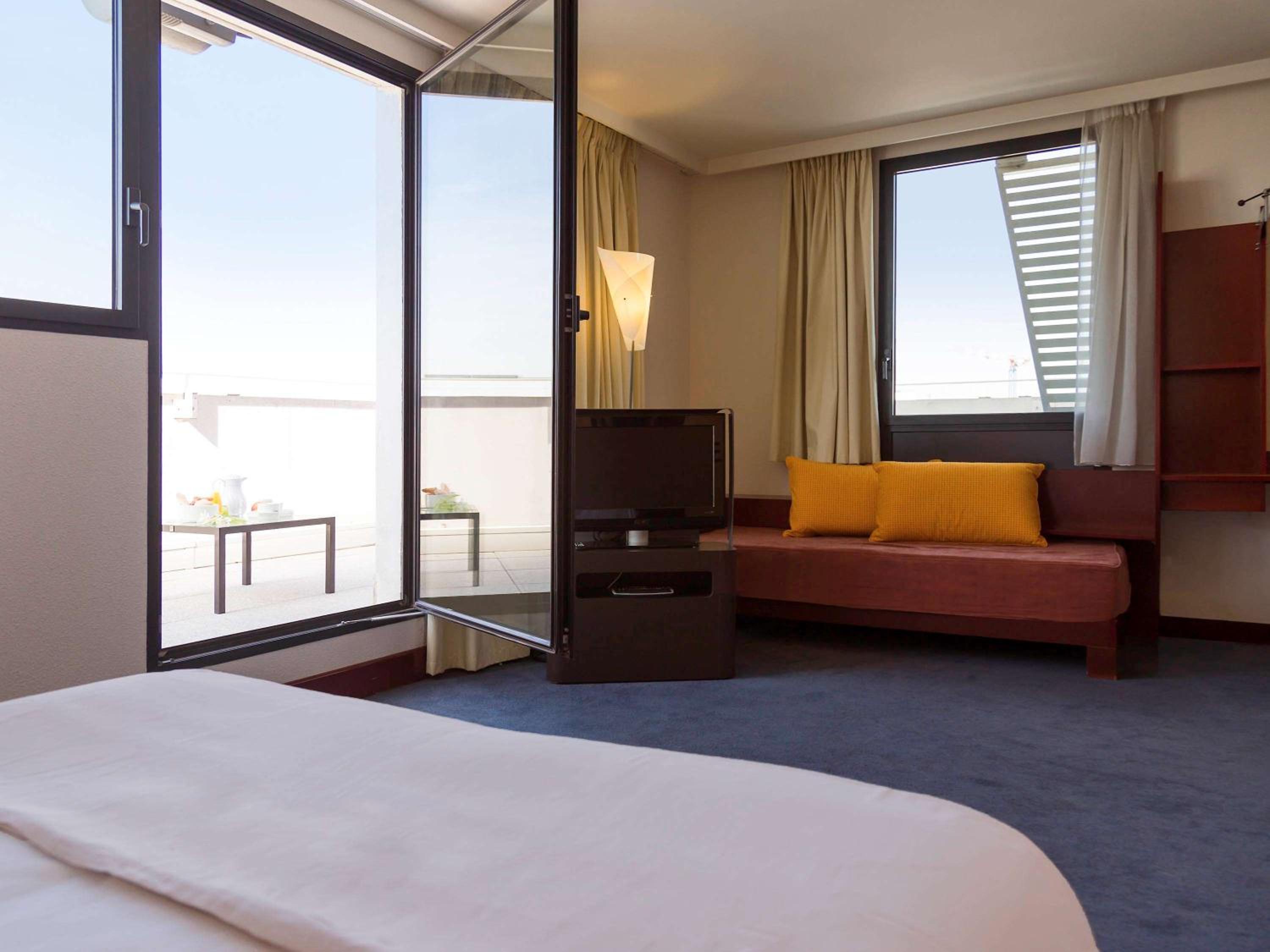Superior Queen Suite with Balcony - Photo 14