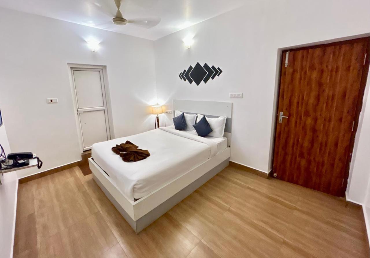 Two-Bedroom Deluxe Apartment with Balcony - Photo 2