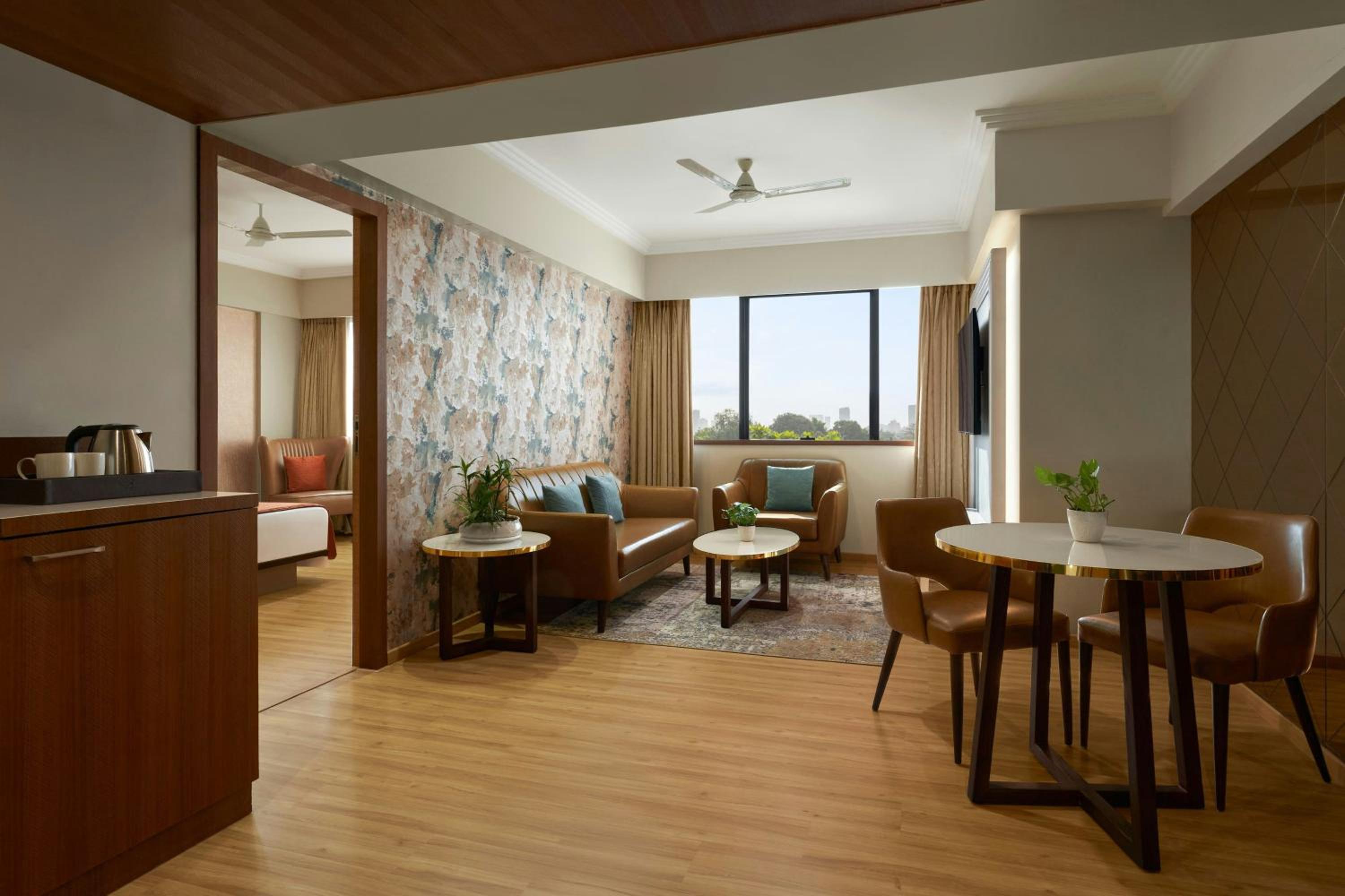 Hazel King Suite with City View