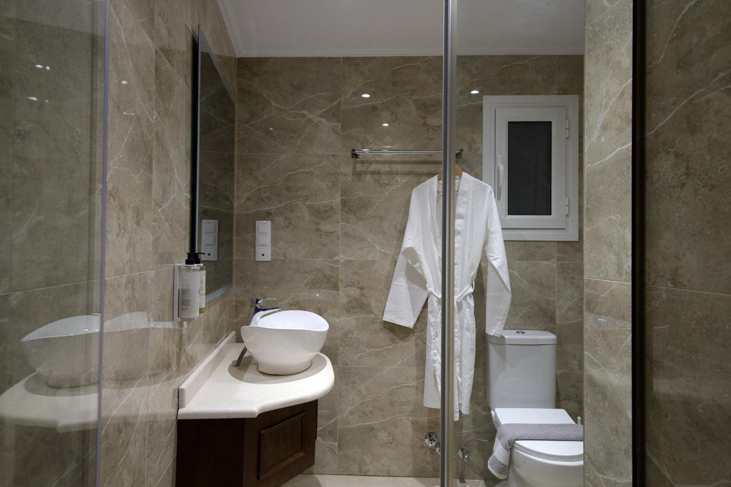 Deluxe Double or Twin Room with Sea View photo 2