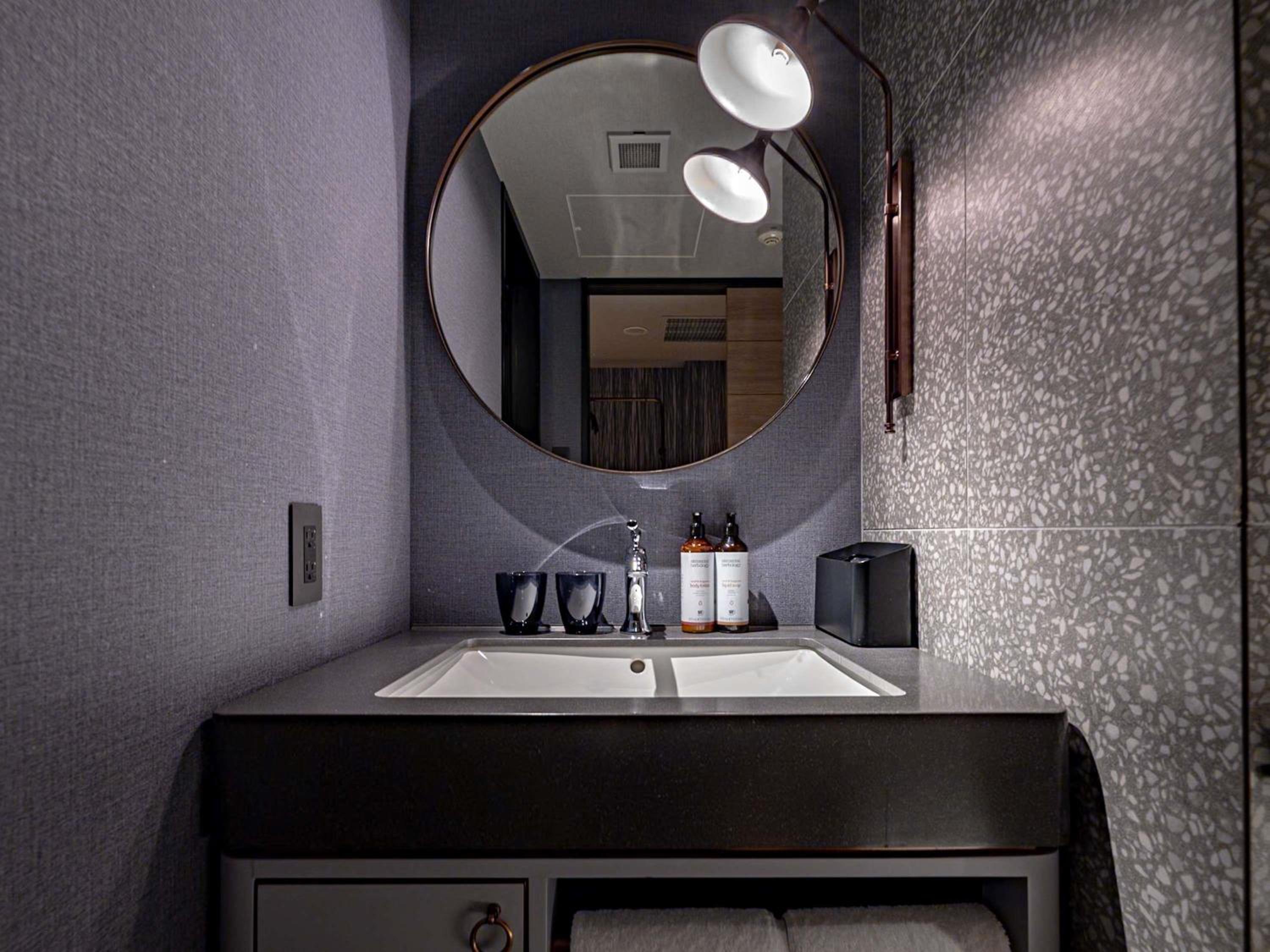 Privilege Room with Two Twin Beds and Sofa - Non Smoking - Photo 11
