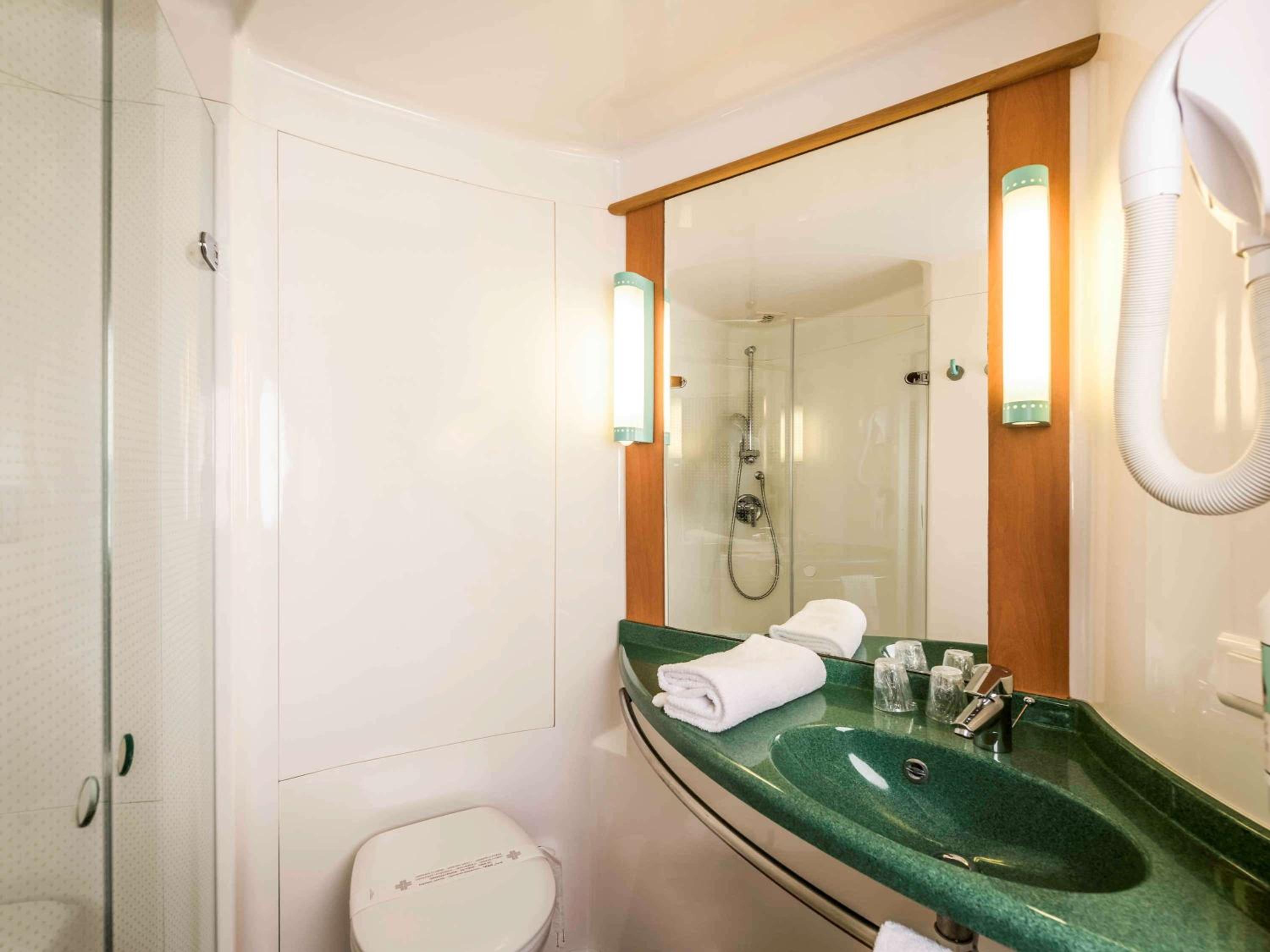 Standard Double Room - Photo 3