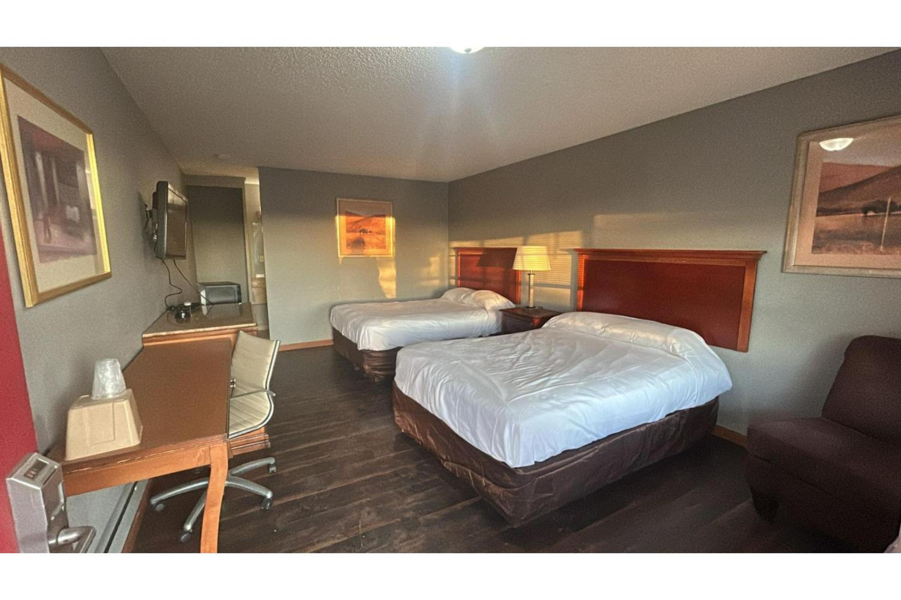 2 Queen Bed Smoking - Photo 14