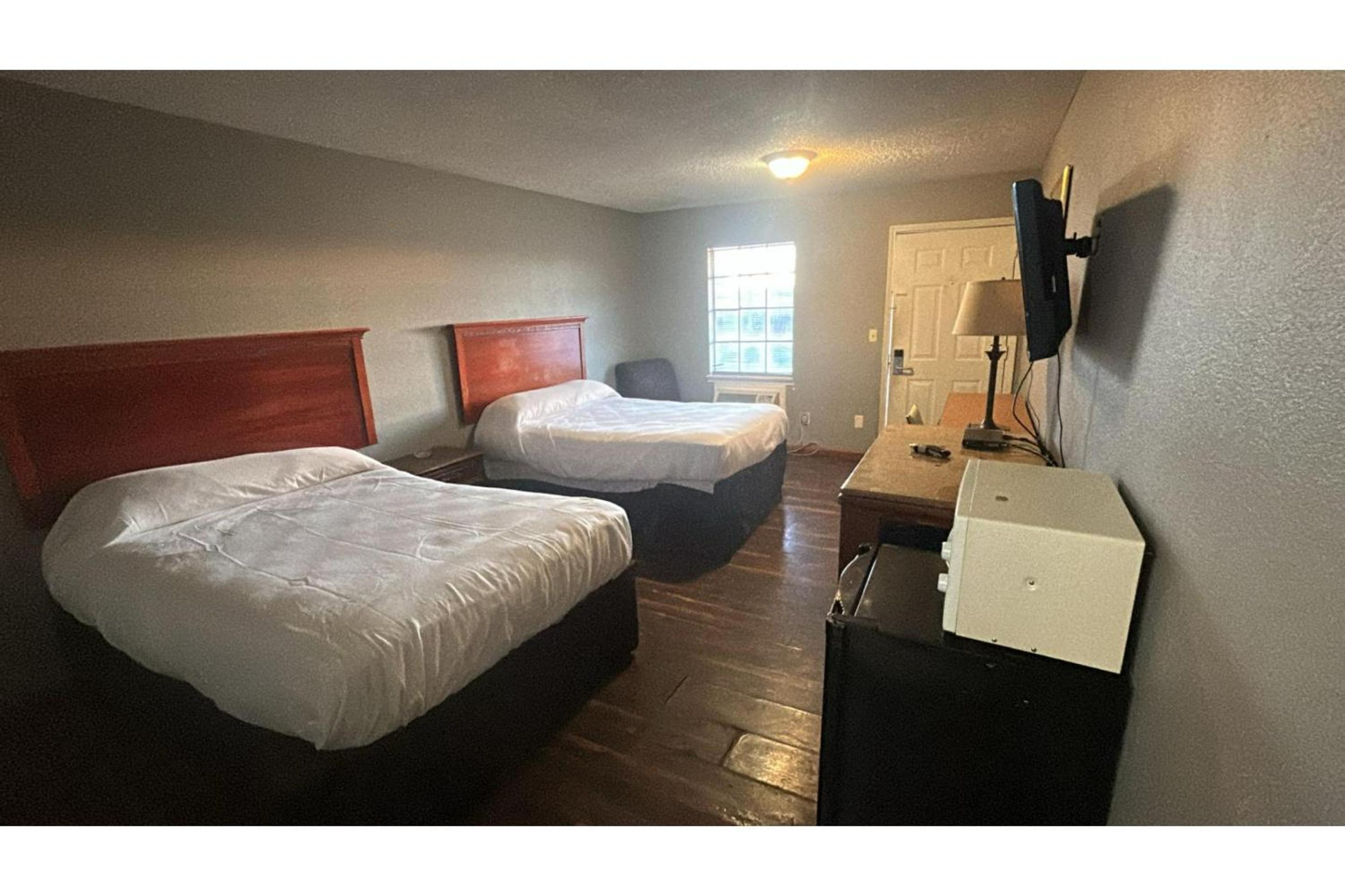 2 Queen Bed Smoking - Photo 6
