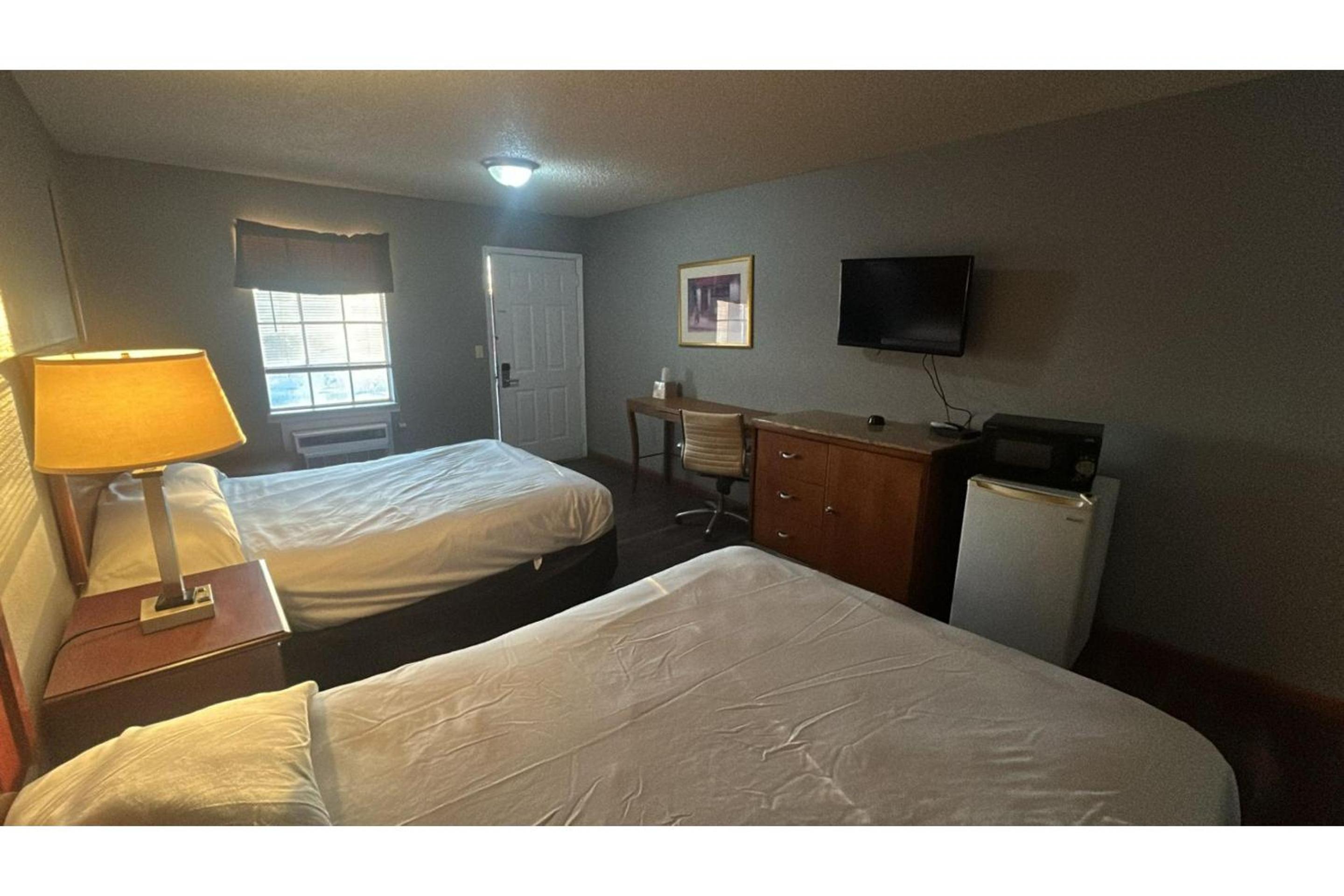 2 Queen Bed Smoking - Photo 7