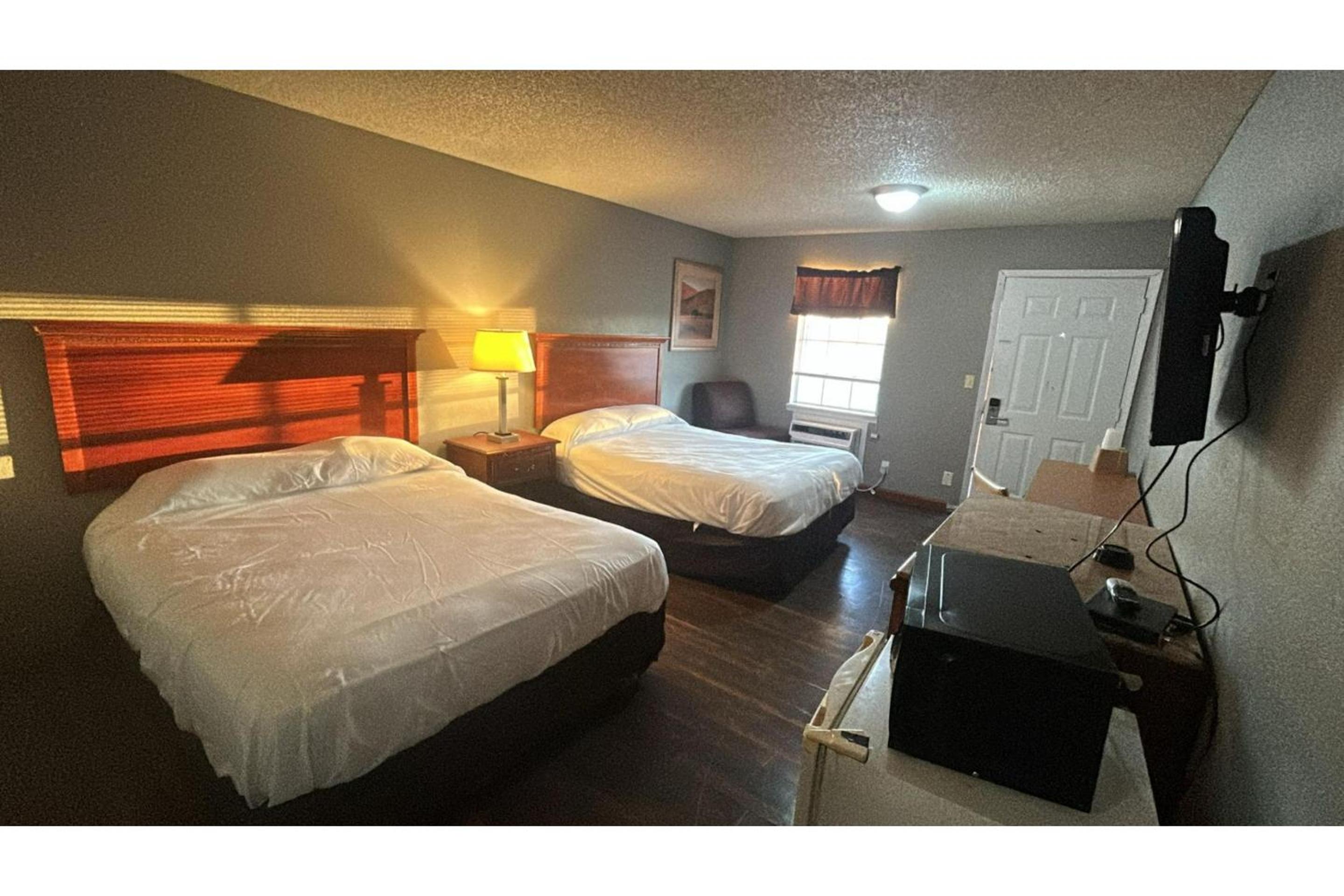 2 Queen Bed Smoking - Photo 2