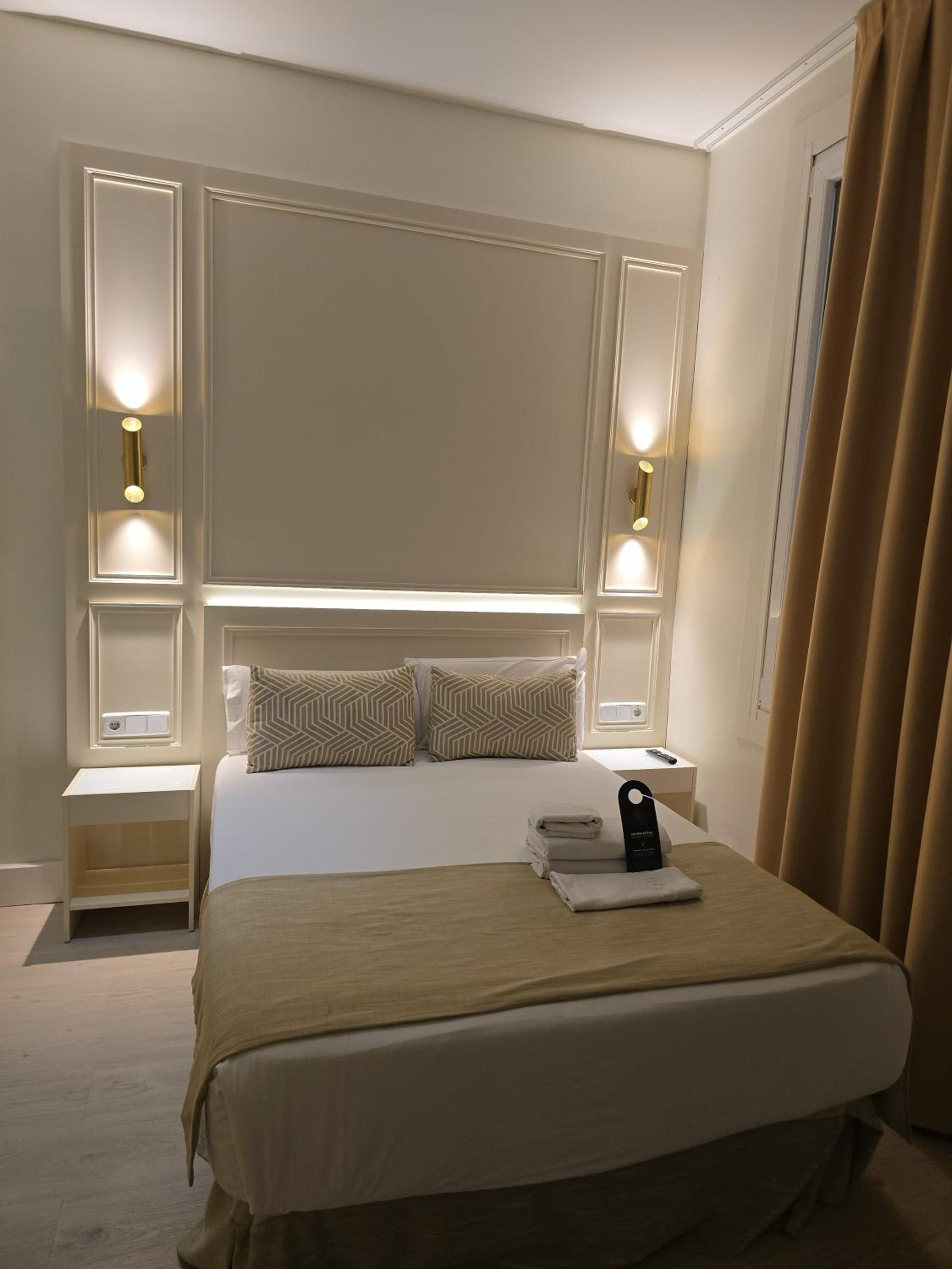 Deluxe Double Room with Extra Bed photo 2