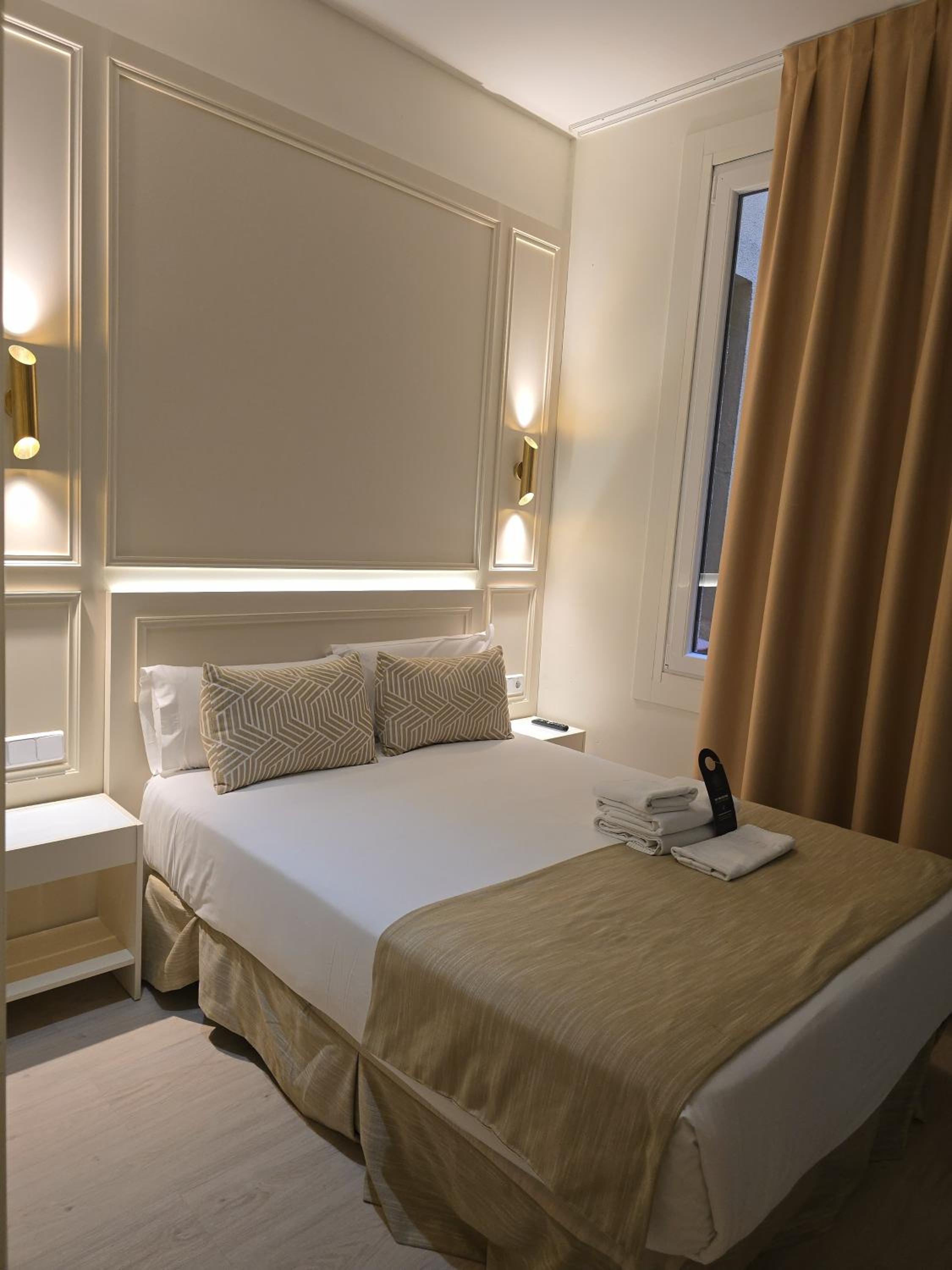 Deluxe Double Room with Extra Bed photo 3
