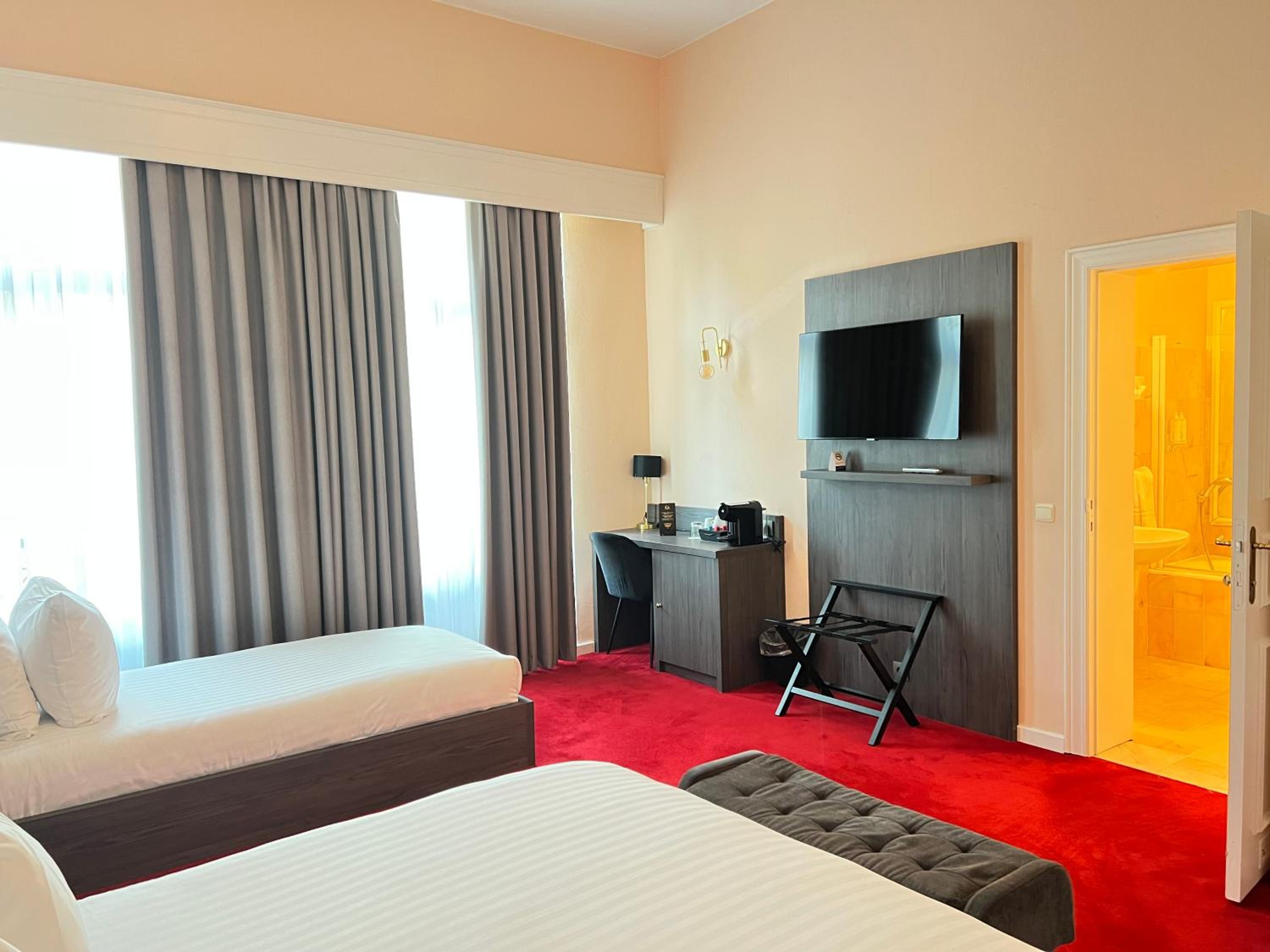 Superior Triple Room photo 2
