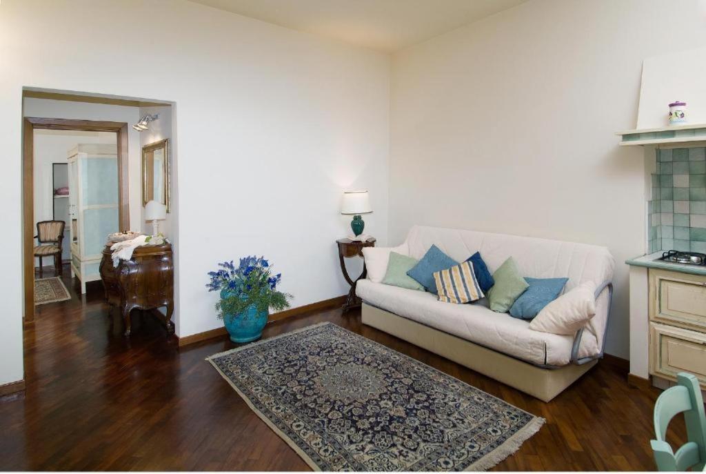 One-Bedroom Deluxe Apartment