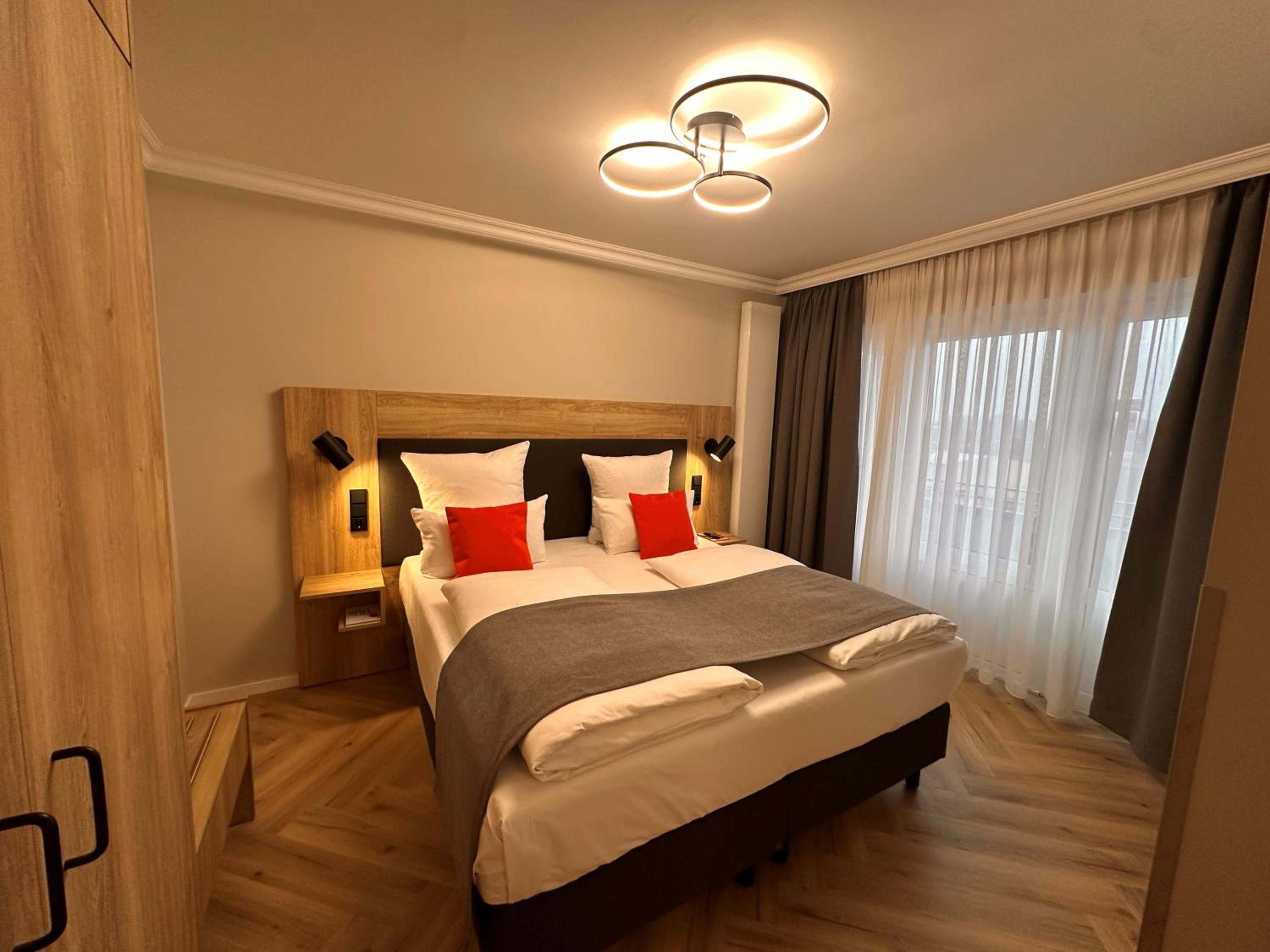 Deluxe Family Room with Kitchen & Balcony