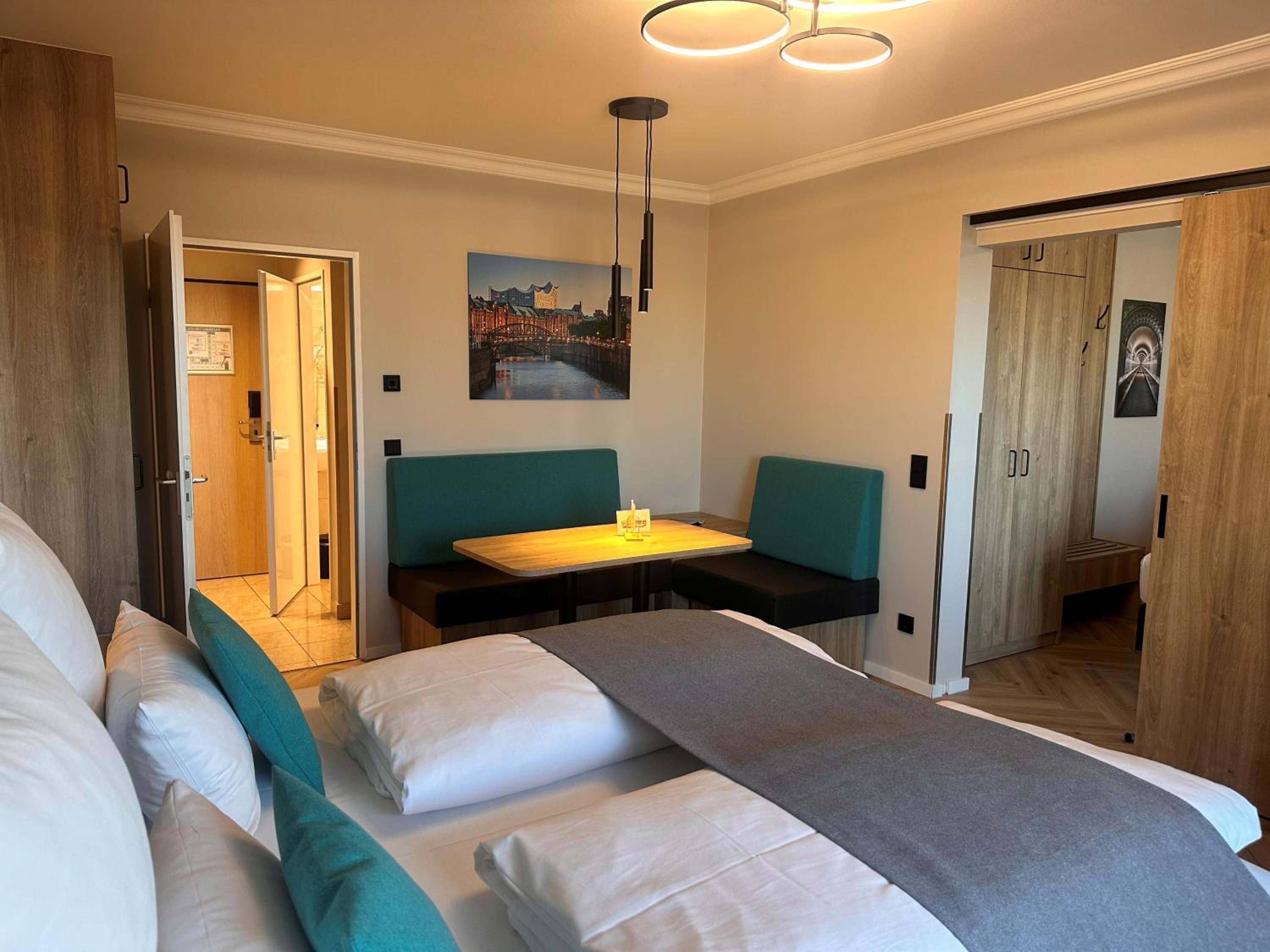 Deluxe Family Room with Kitchen & Balcony