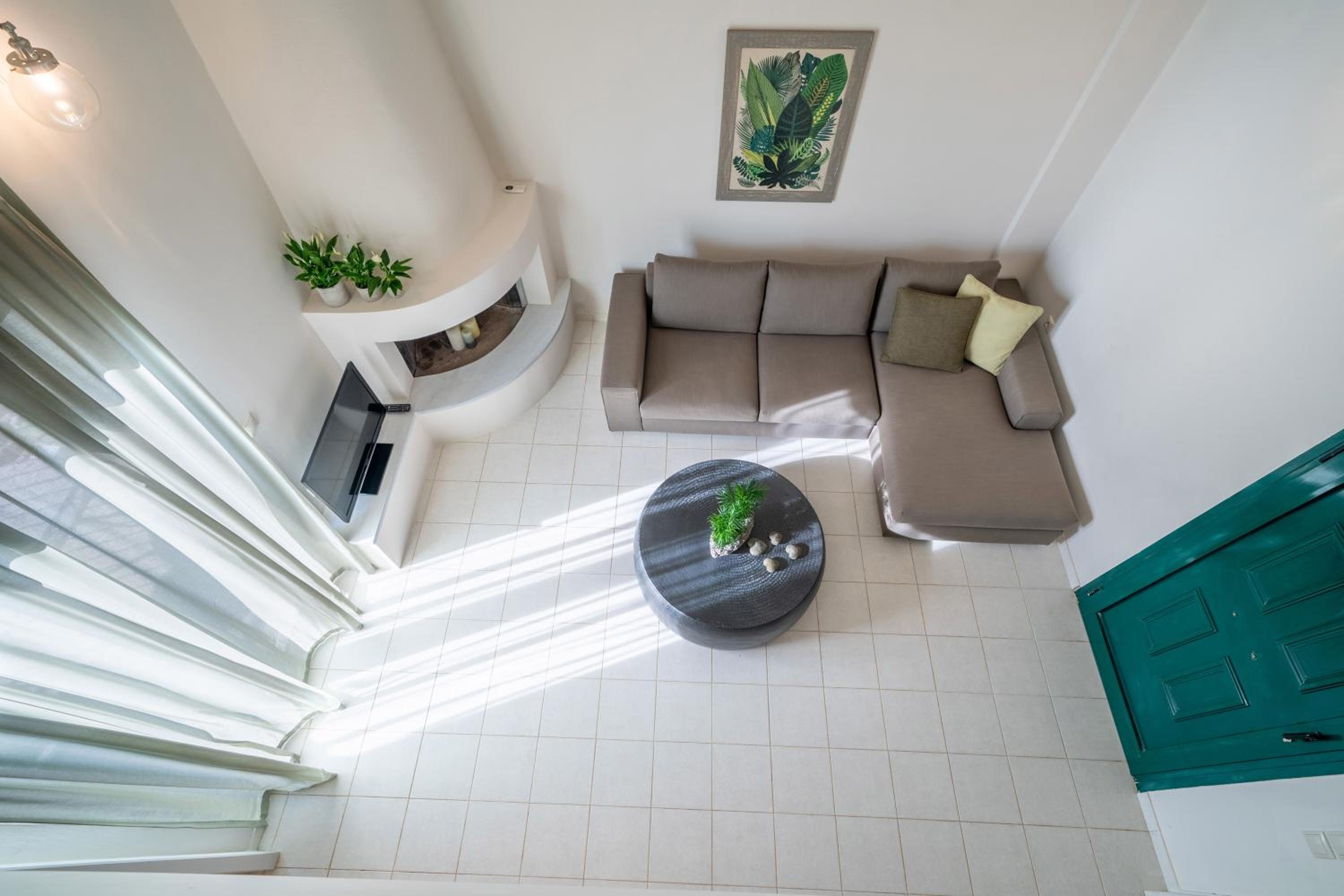 Apartment with View and Balcony photo 3