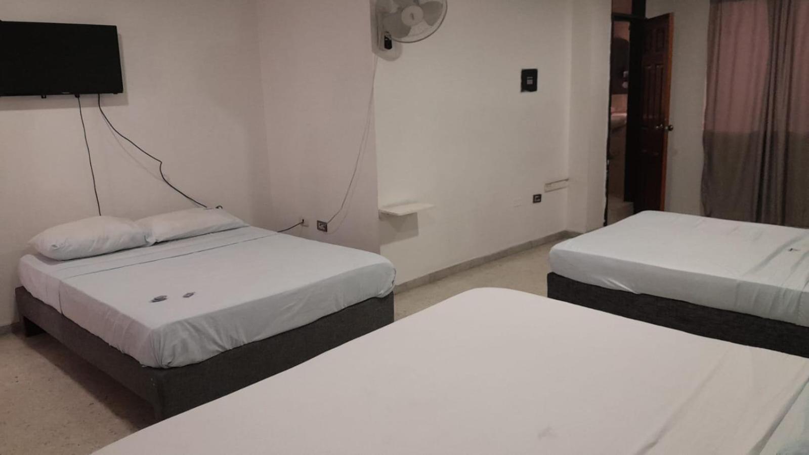 Quadruple Room with Private Bathroom photo 3