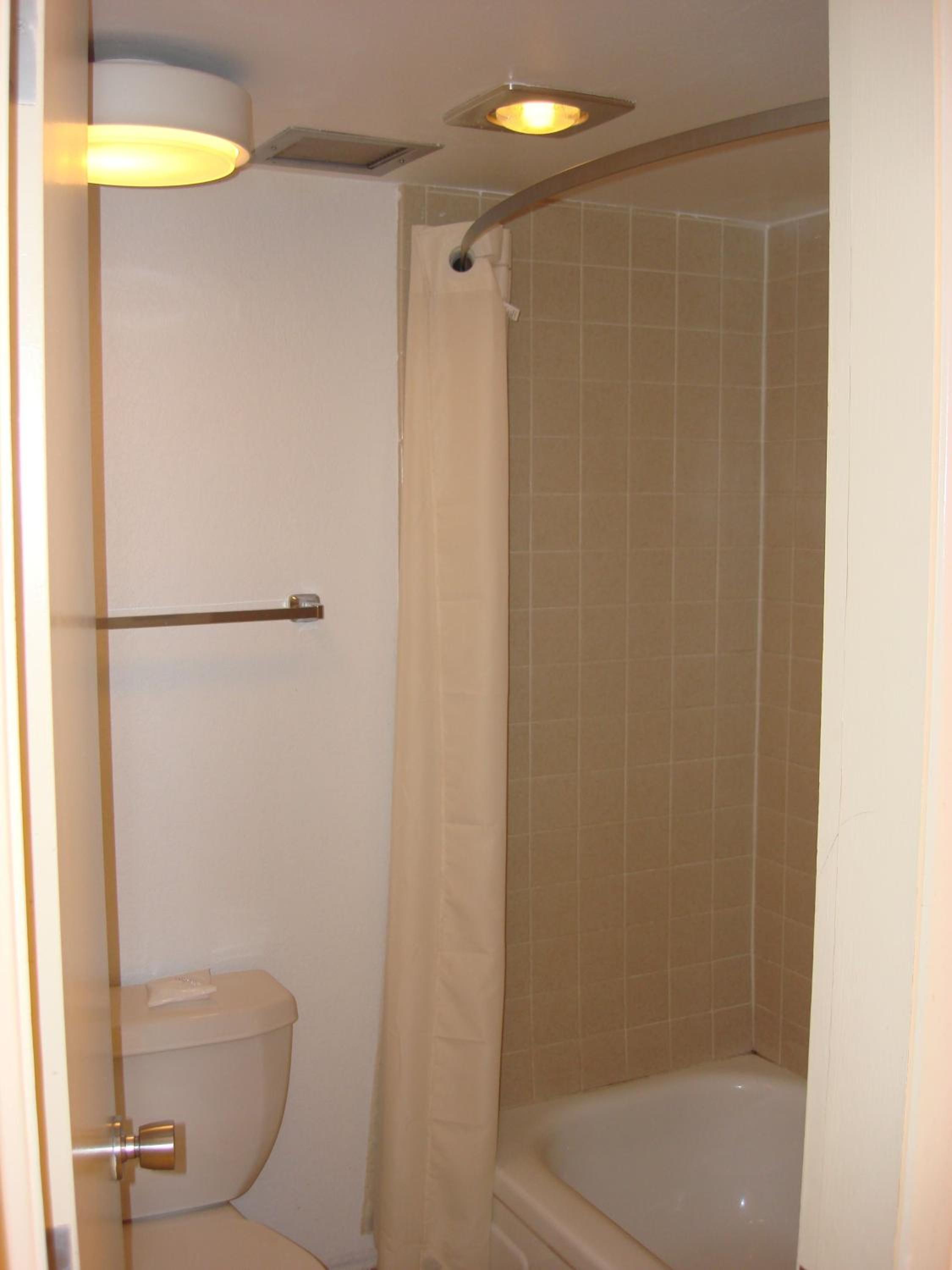 King Room - Non-Smoking - Photo 3