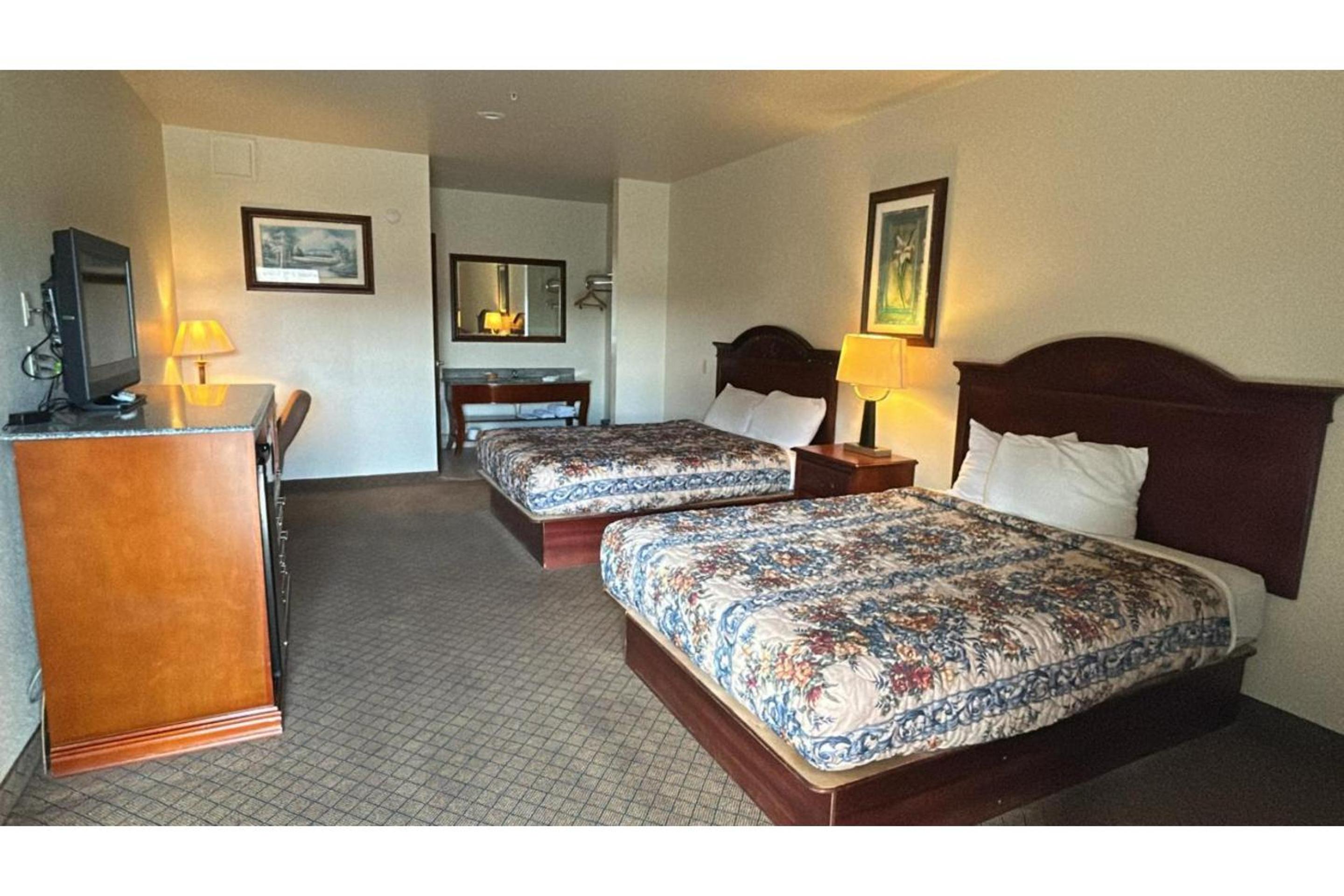 2 Queen Bed Smoking - Photo 4