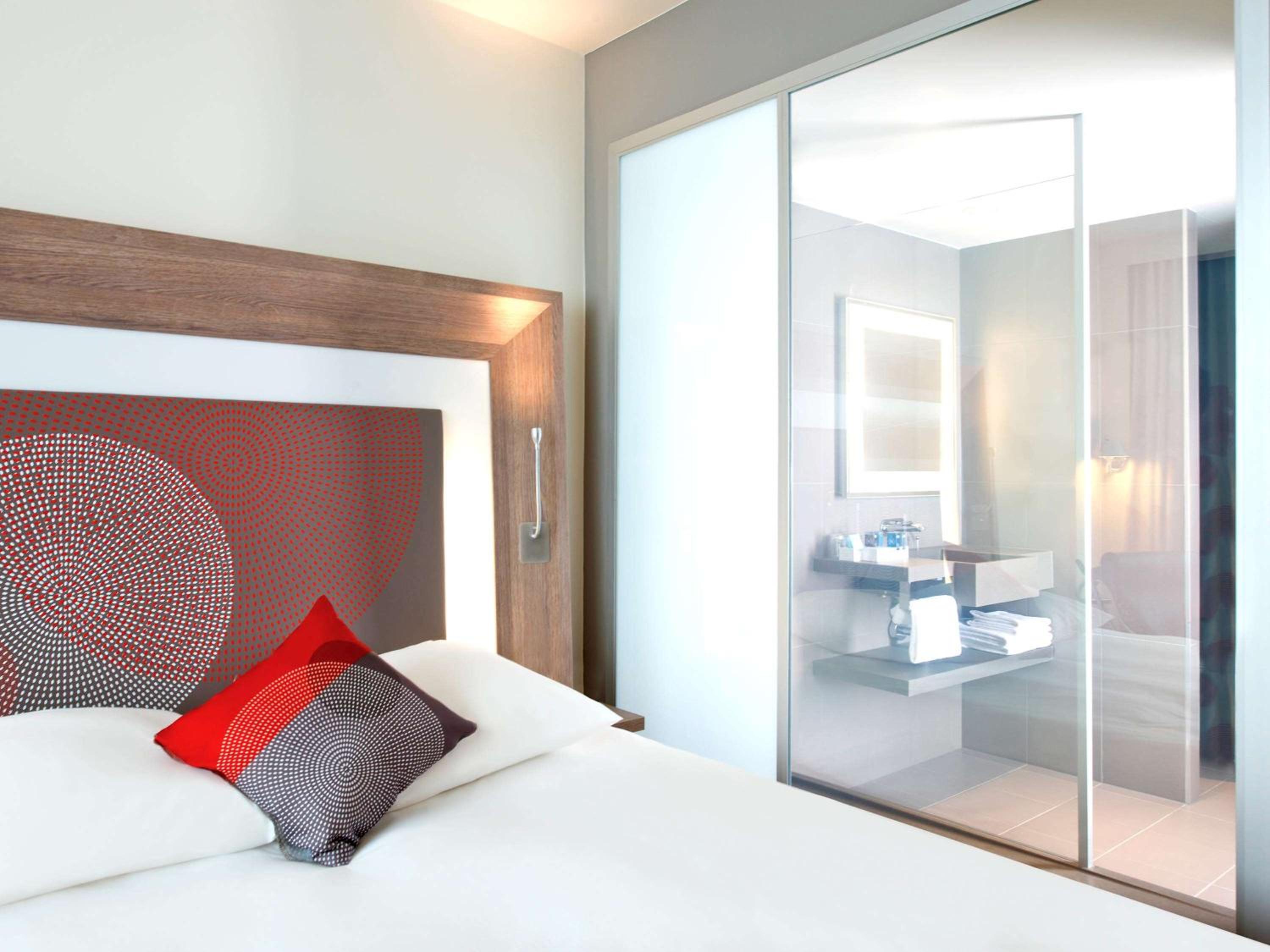 Superior Room with 1 Queen Bed + 1 Sofa Bed photo 1