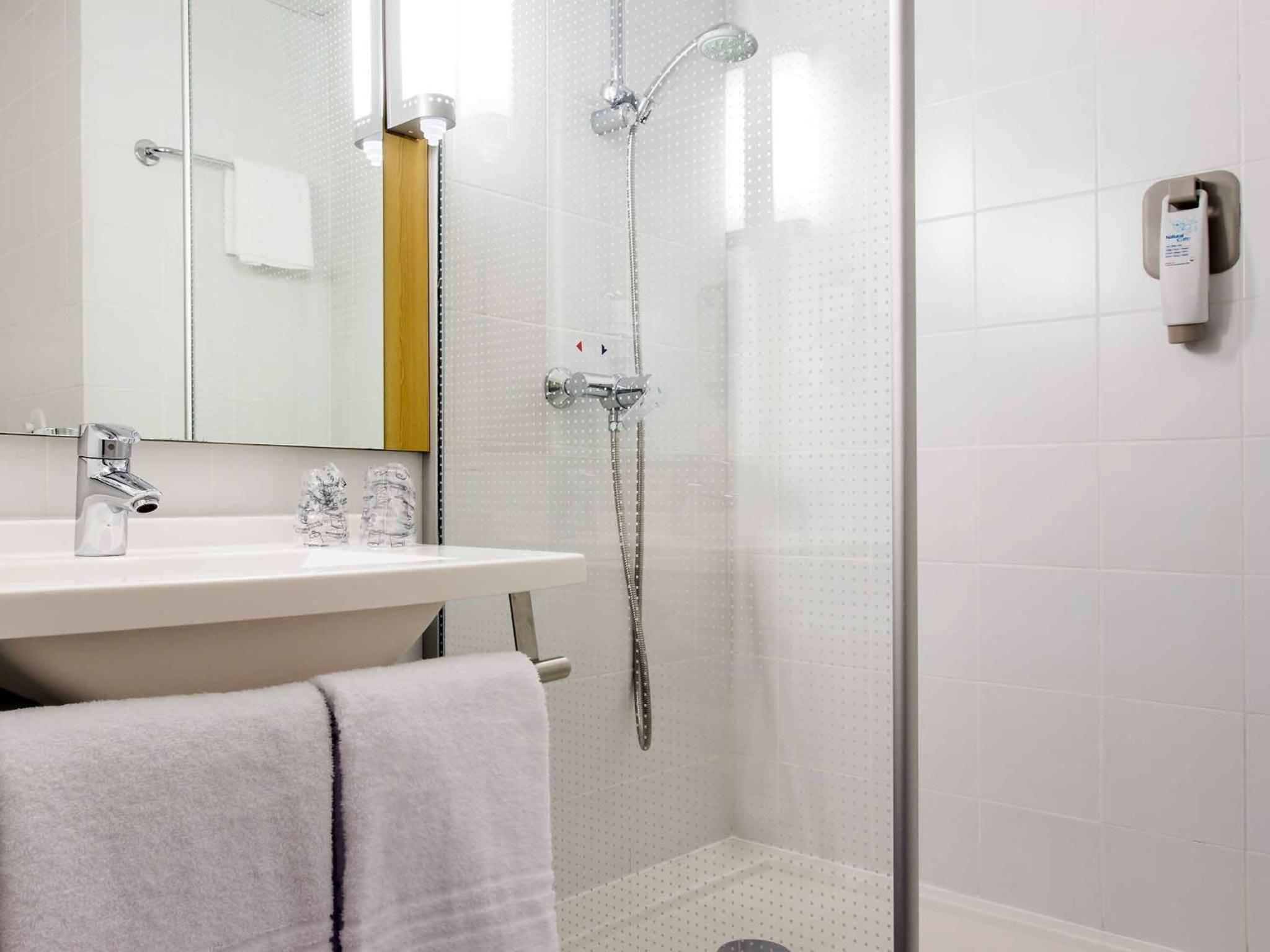 Standard Double or Twin Room - Photo 3
