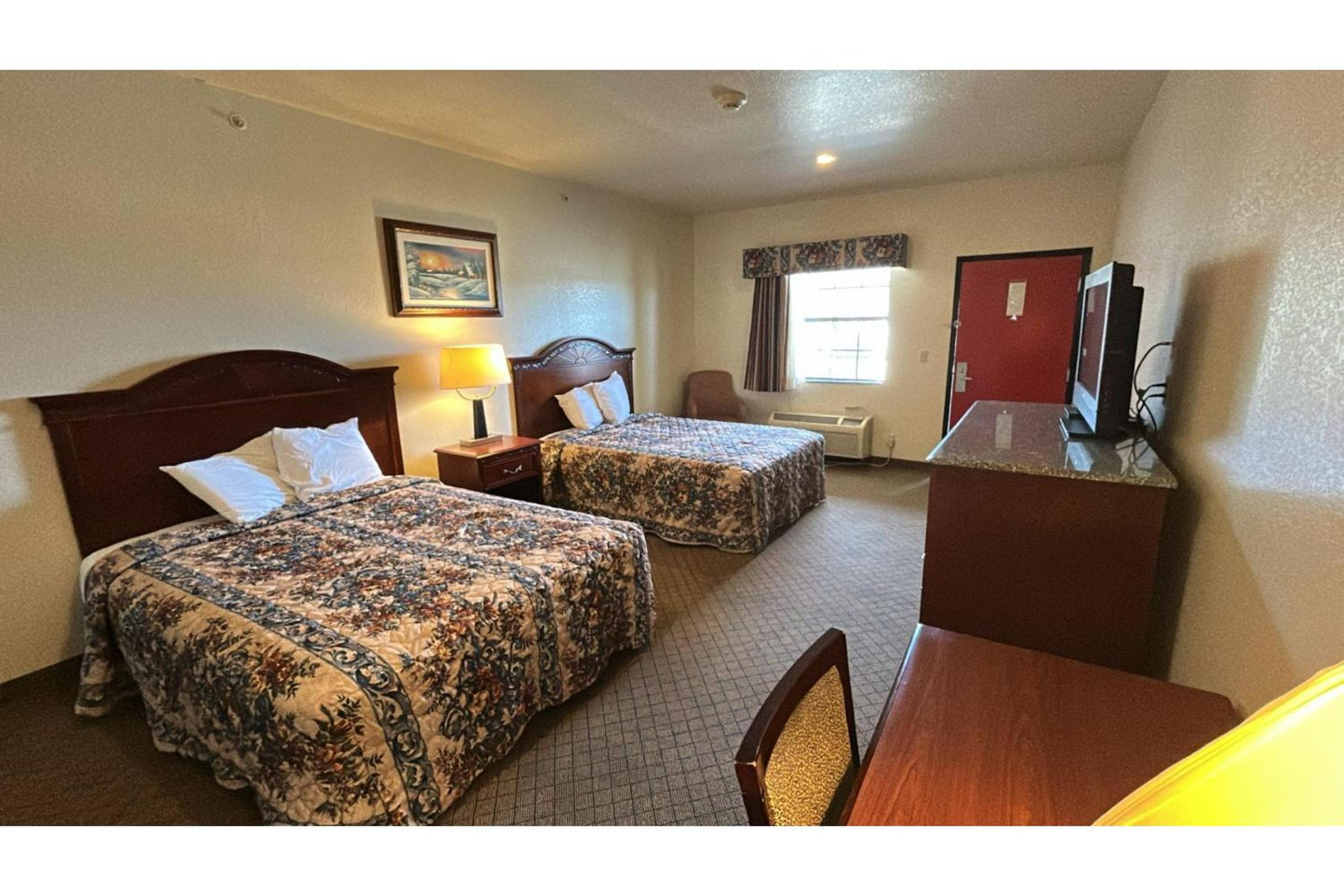 2 Queen Beds Non-Smoking - Photo 7