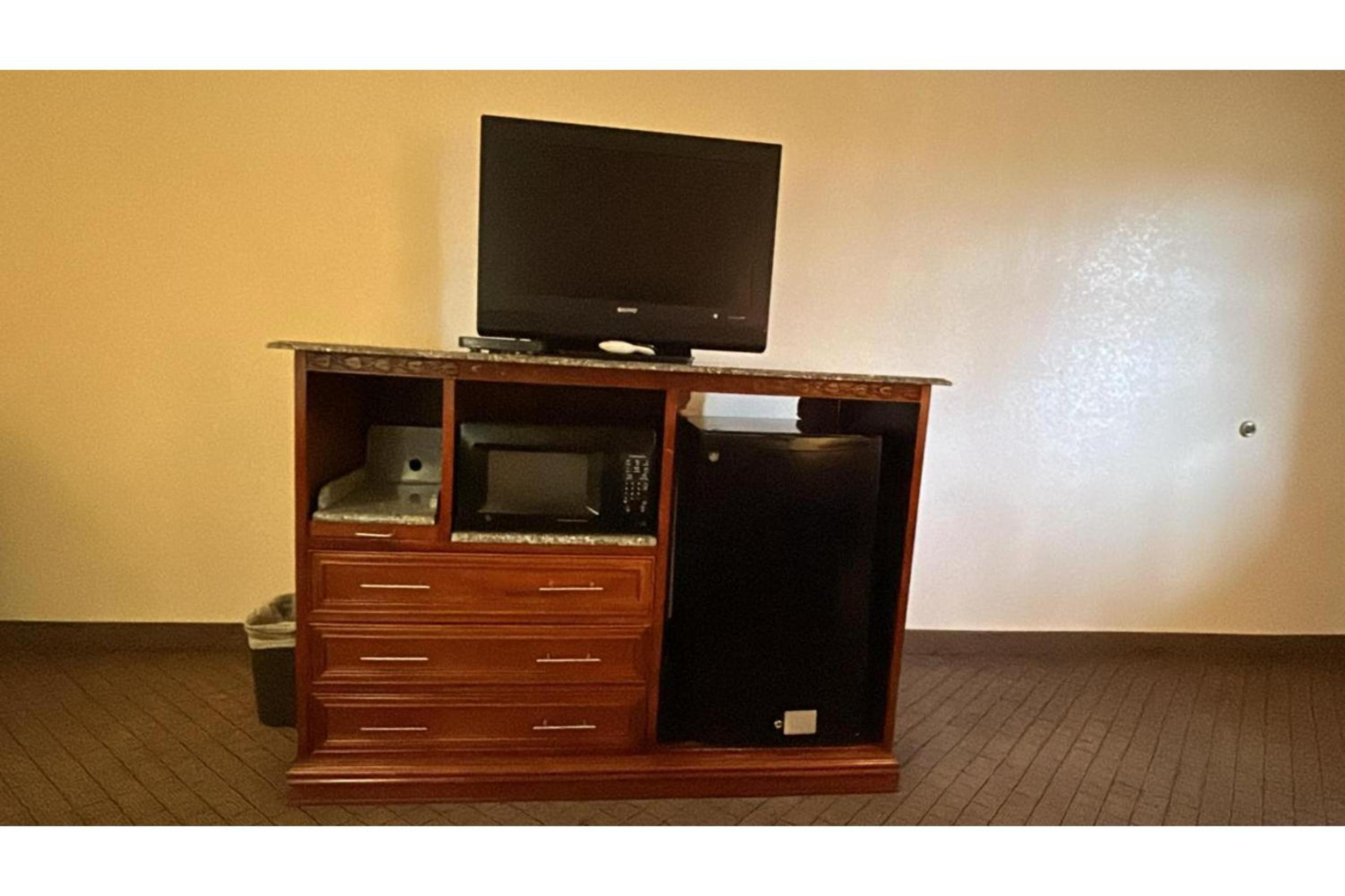 2 Queen Beds Non-Smoking - Photo 16