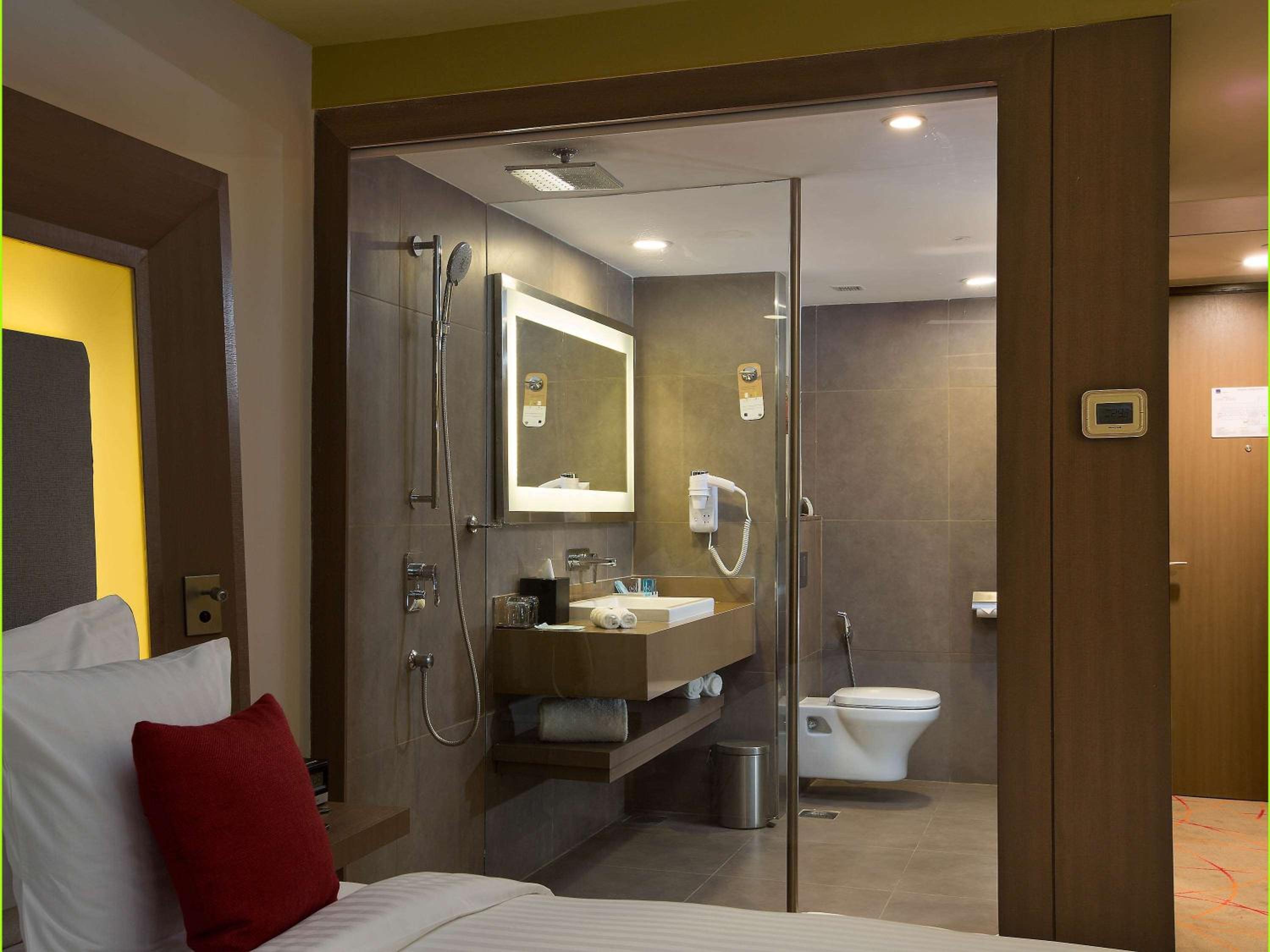 Pet Friendly Studio Suite with Living-cum-bedroom, Kitchenette and Premier Lounge access - 20% Discount on Food & Beverage and Laundry