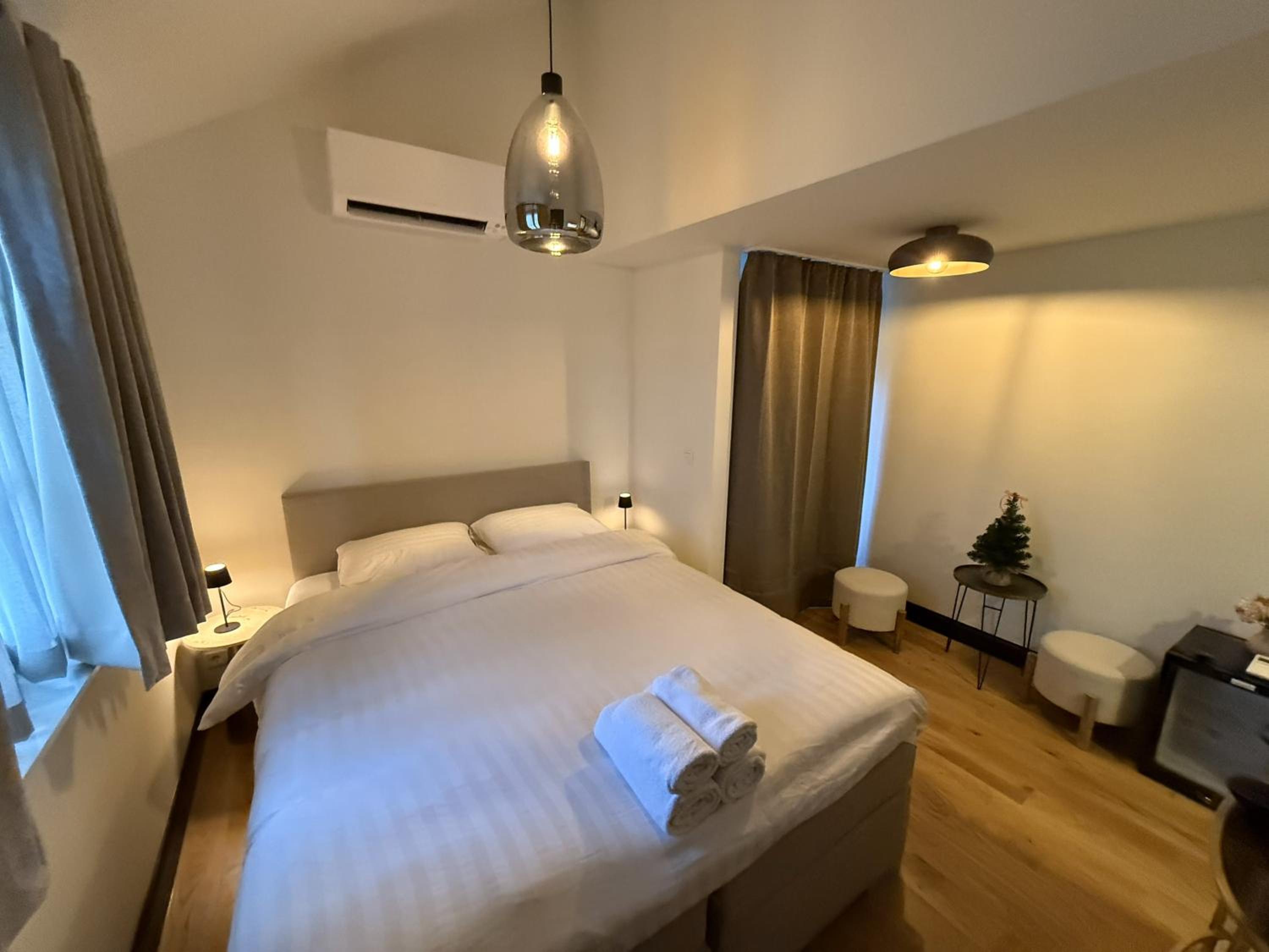 Deluxe King Room photo 1
