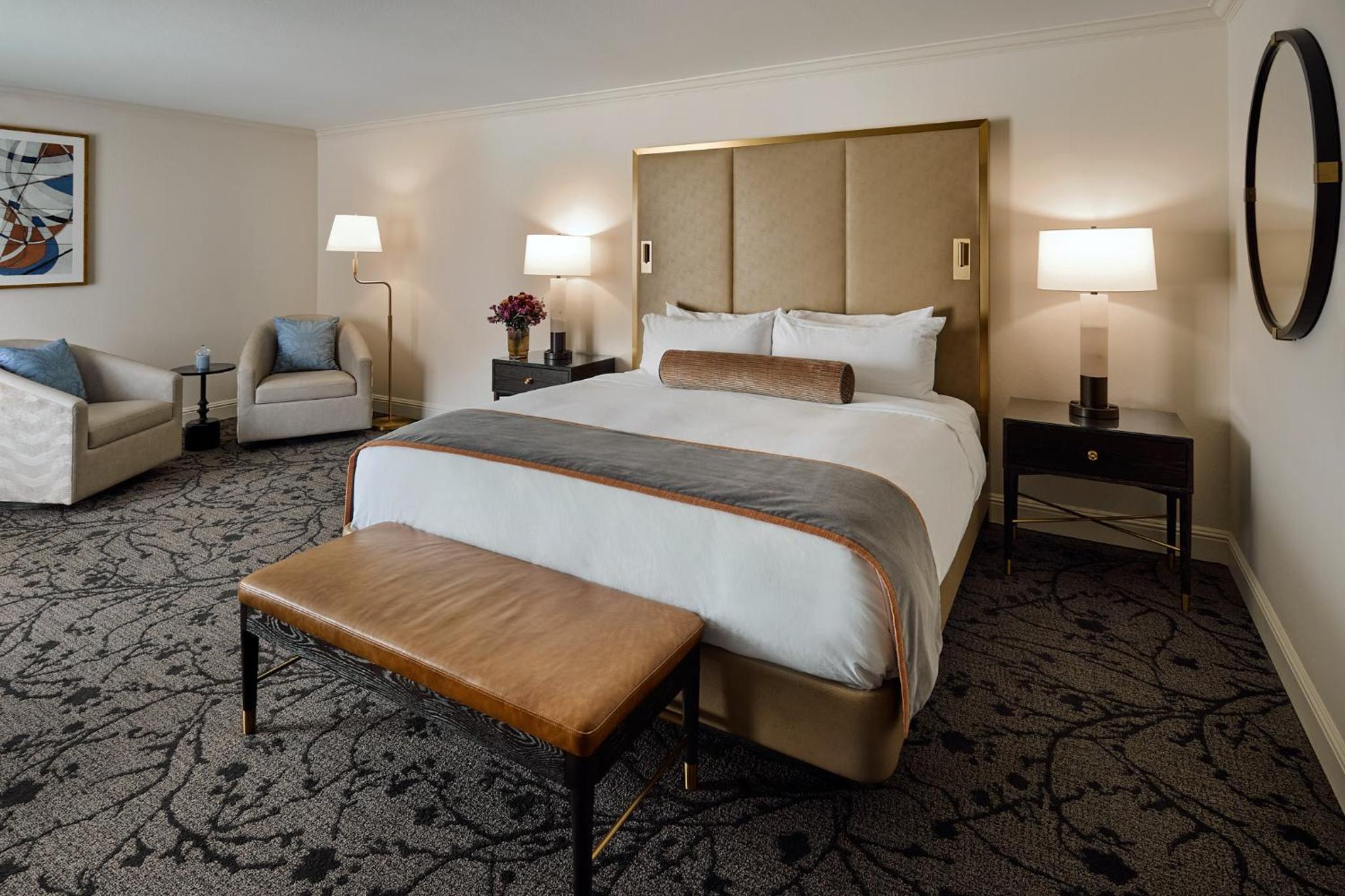 Deluxe King Bed photo 1