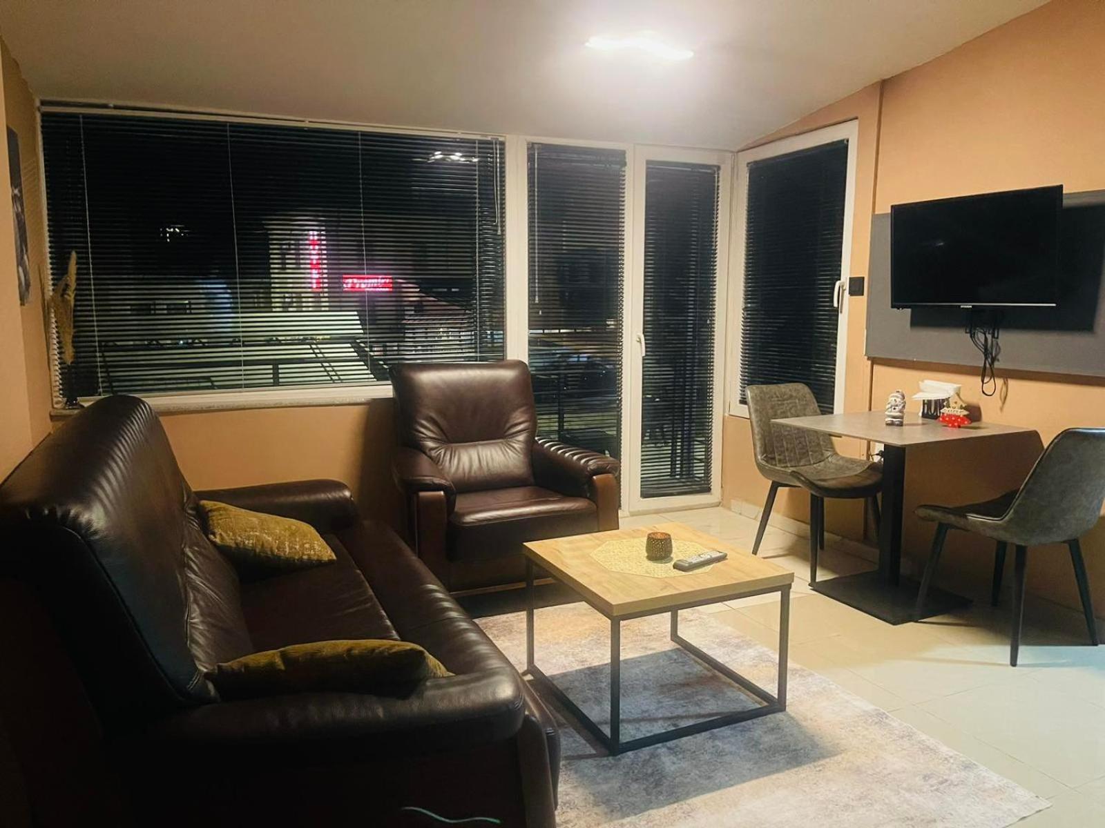 Apartment photo 2