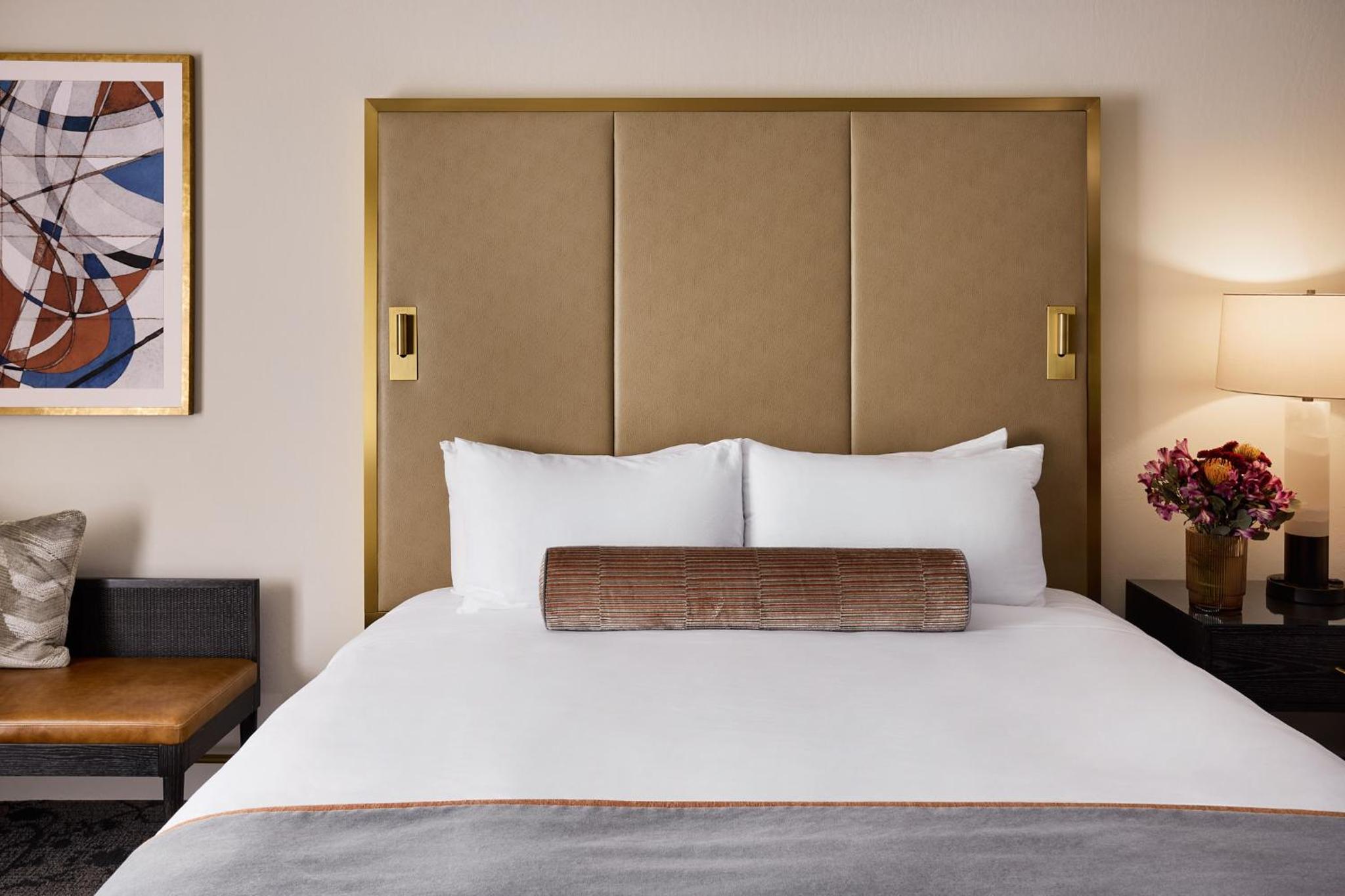 Deluxe King Bed photo 3