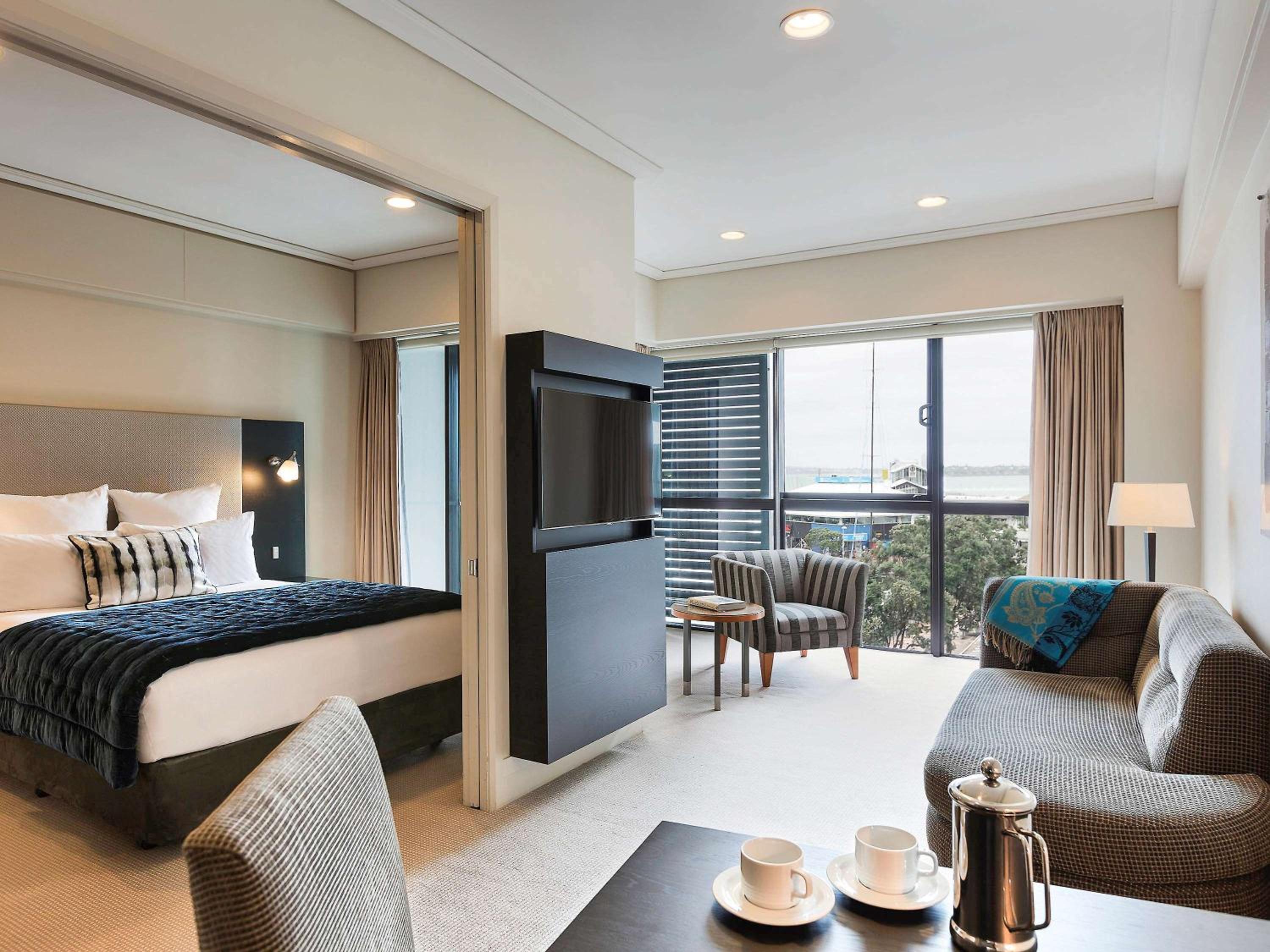 One-Bedroom Queen Suite with Marina View photo 1