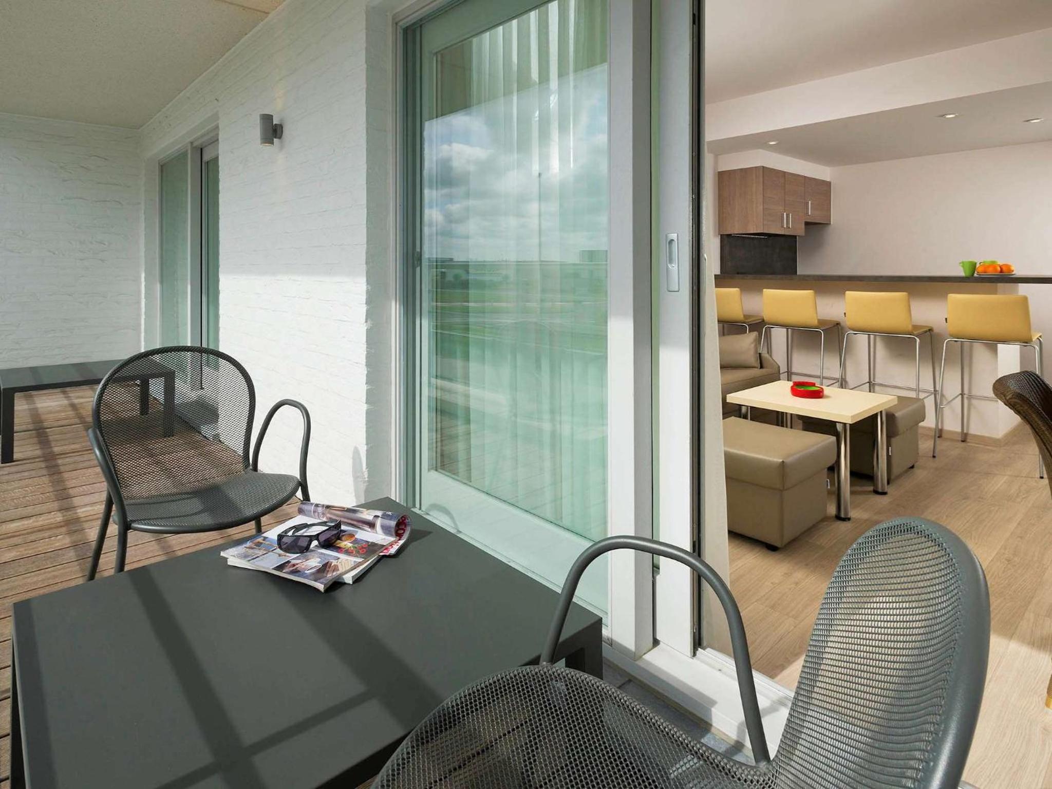 Family Suite with Balcony - Photo 3