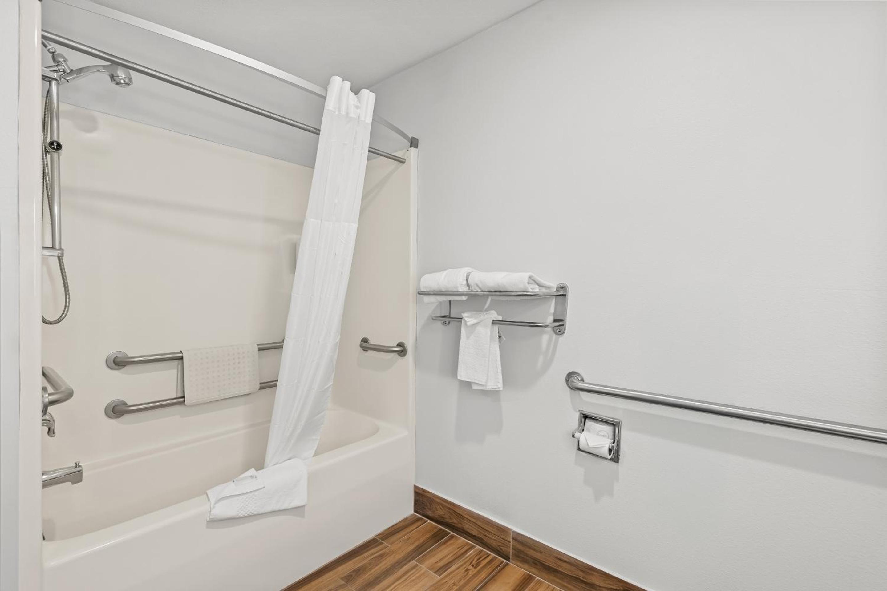 Queen Room - Disability Access/Non Smoking - Photo 1