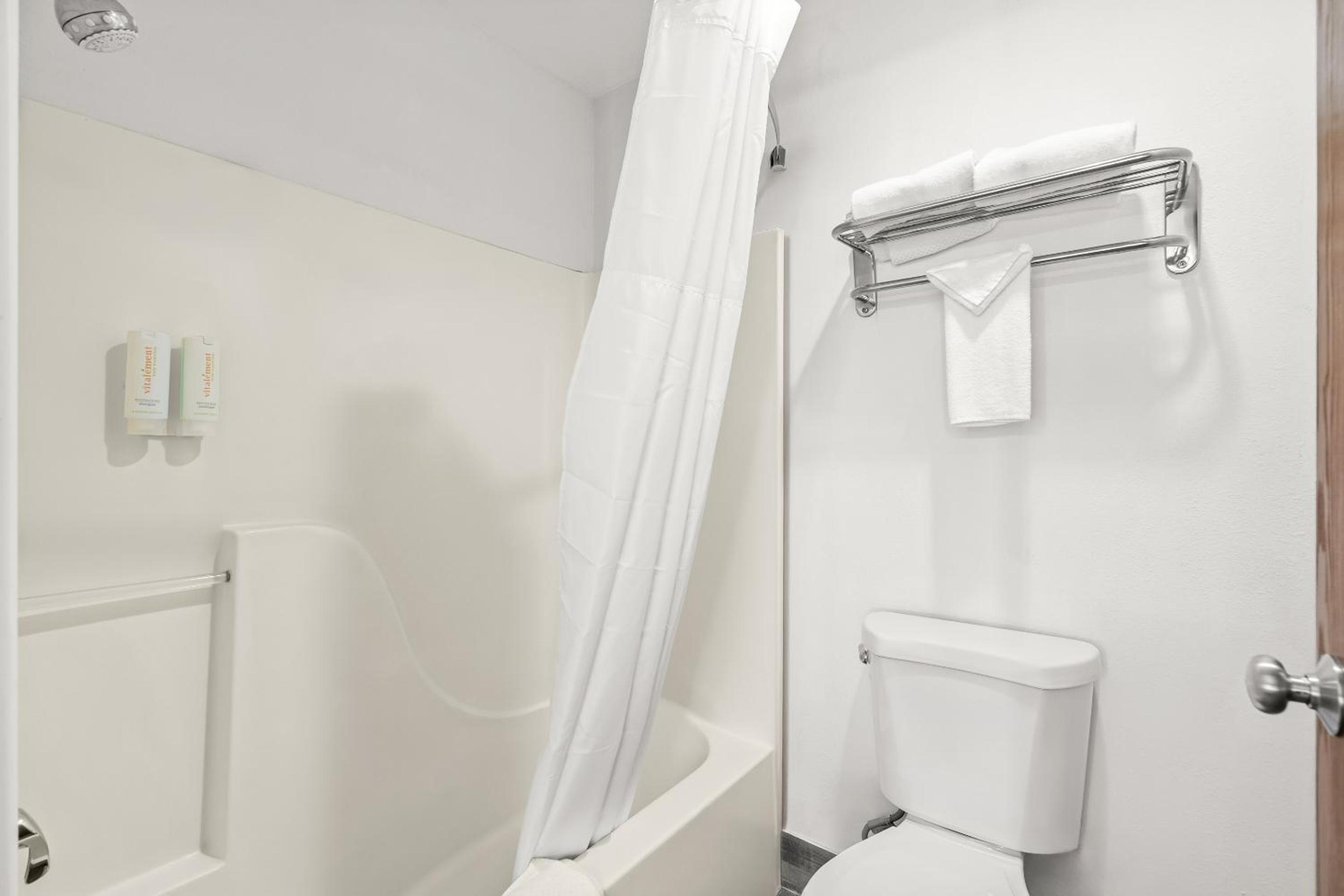 King Room - Non Smoking - Photo 3