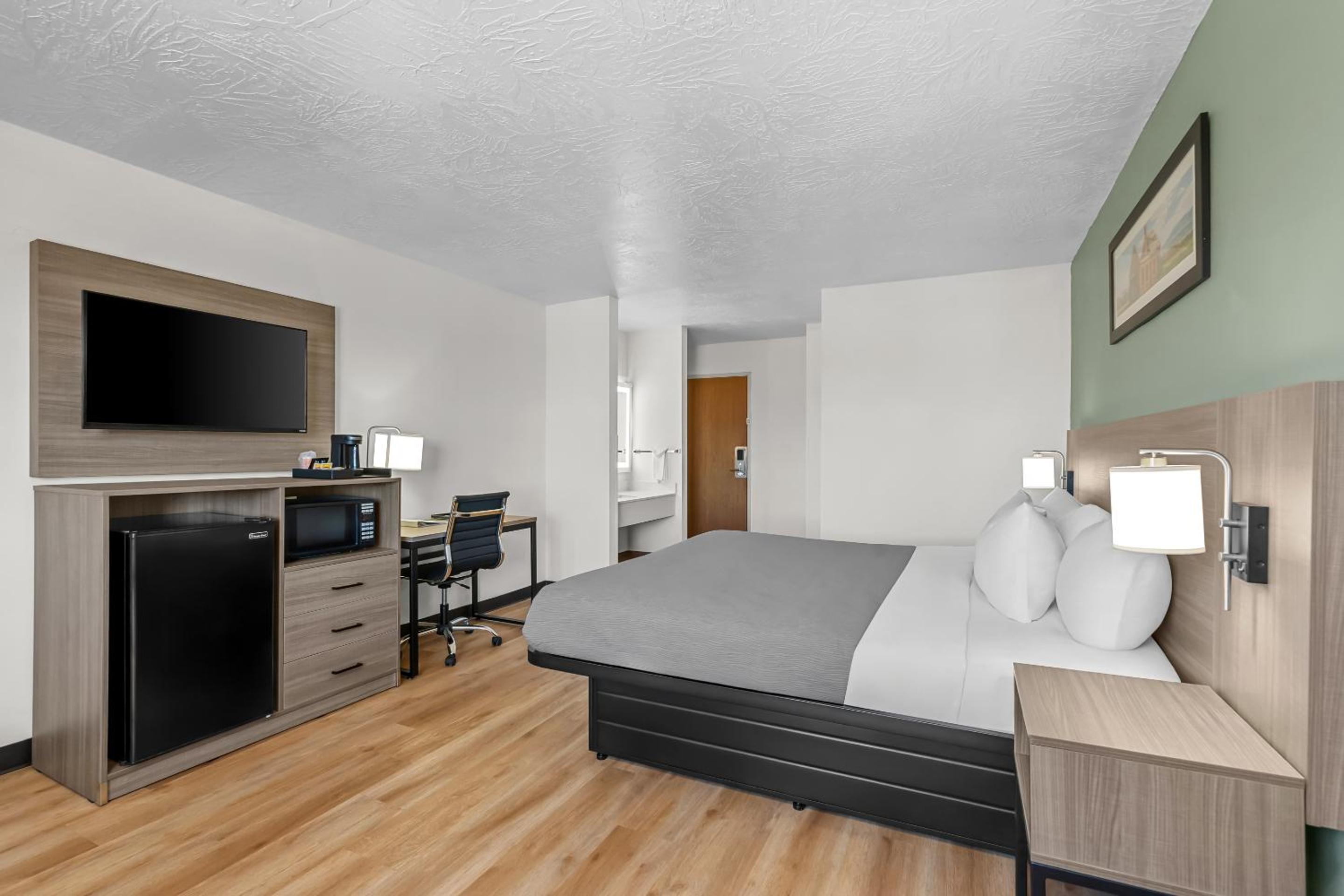King Room - Non Smoking - Photo 1