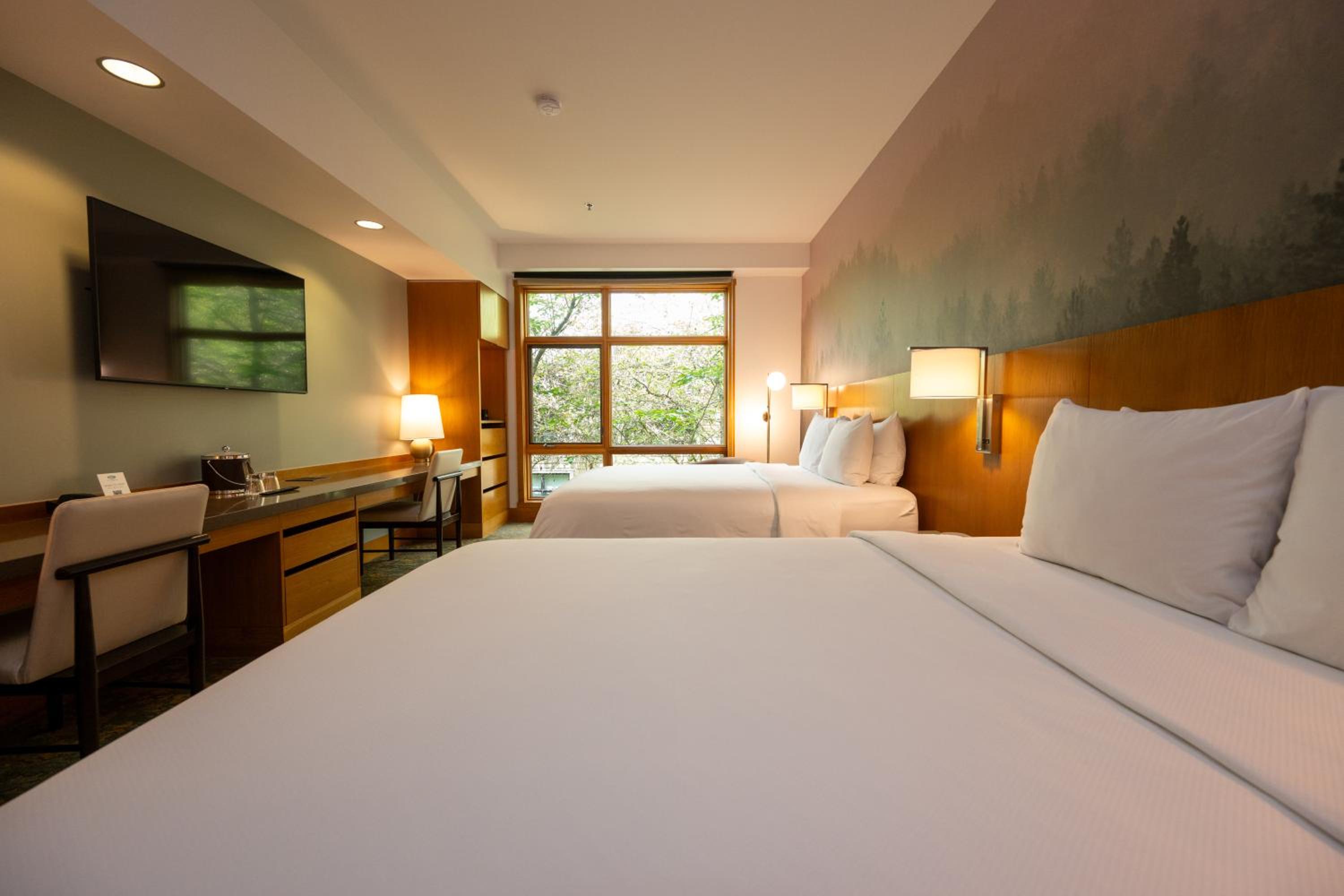 Deluxe Queen Room with Two Queen Beds - Photo 2