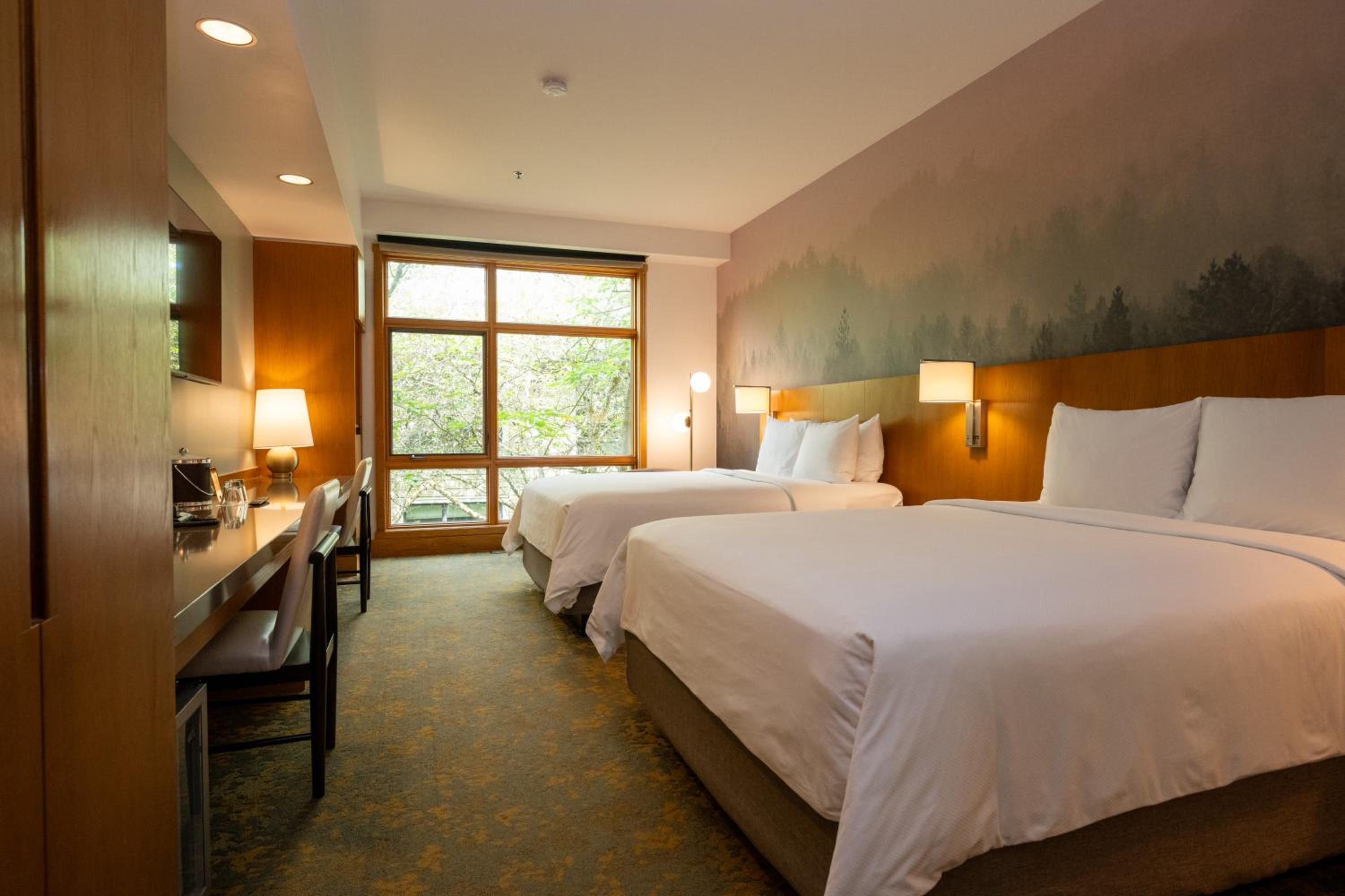 Deluxe Queen Room with Two Queen Beds - Photo 5