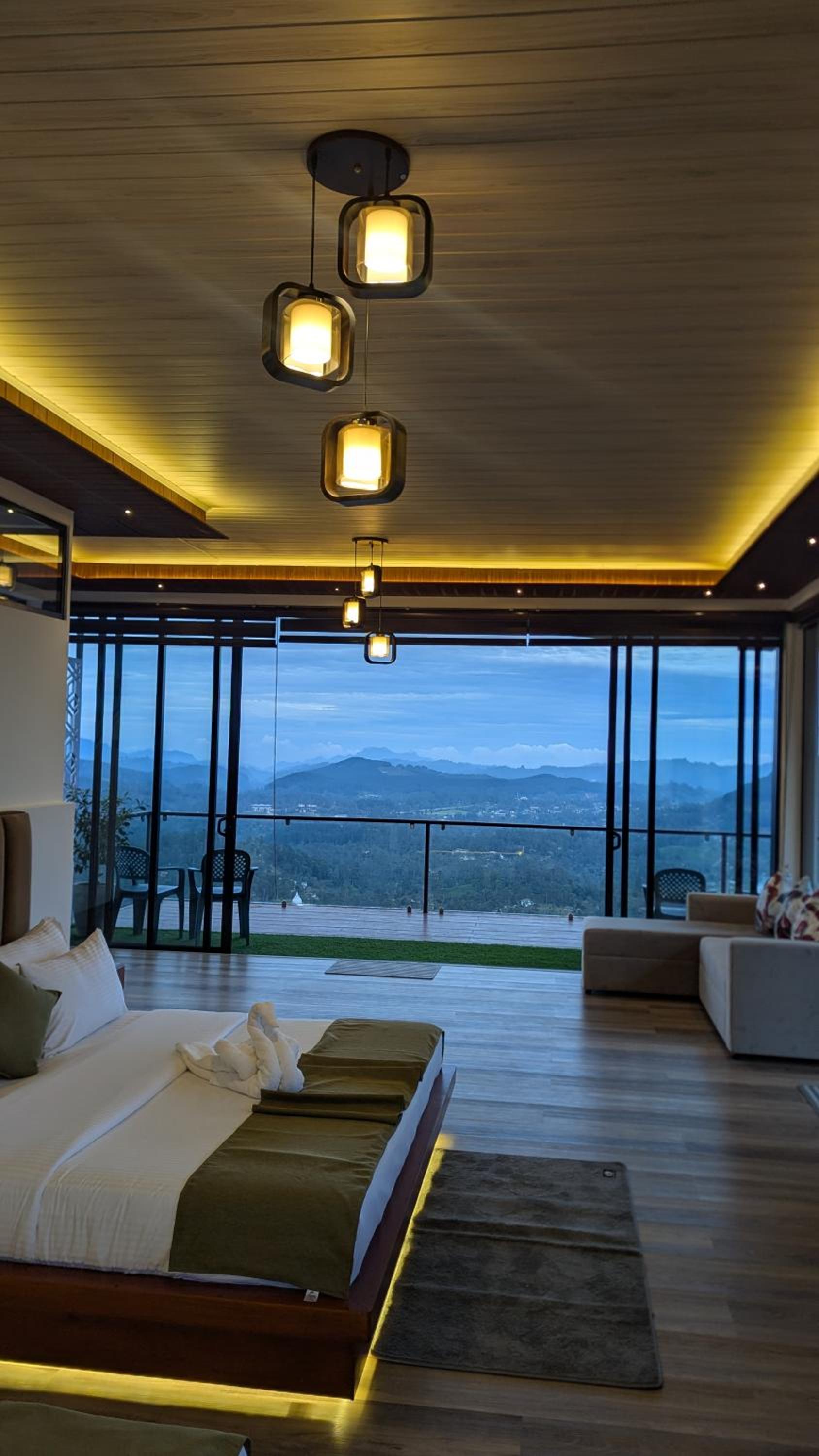 Deluxe Family Suite
