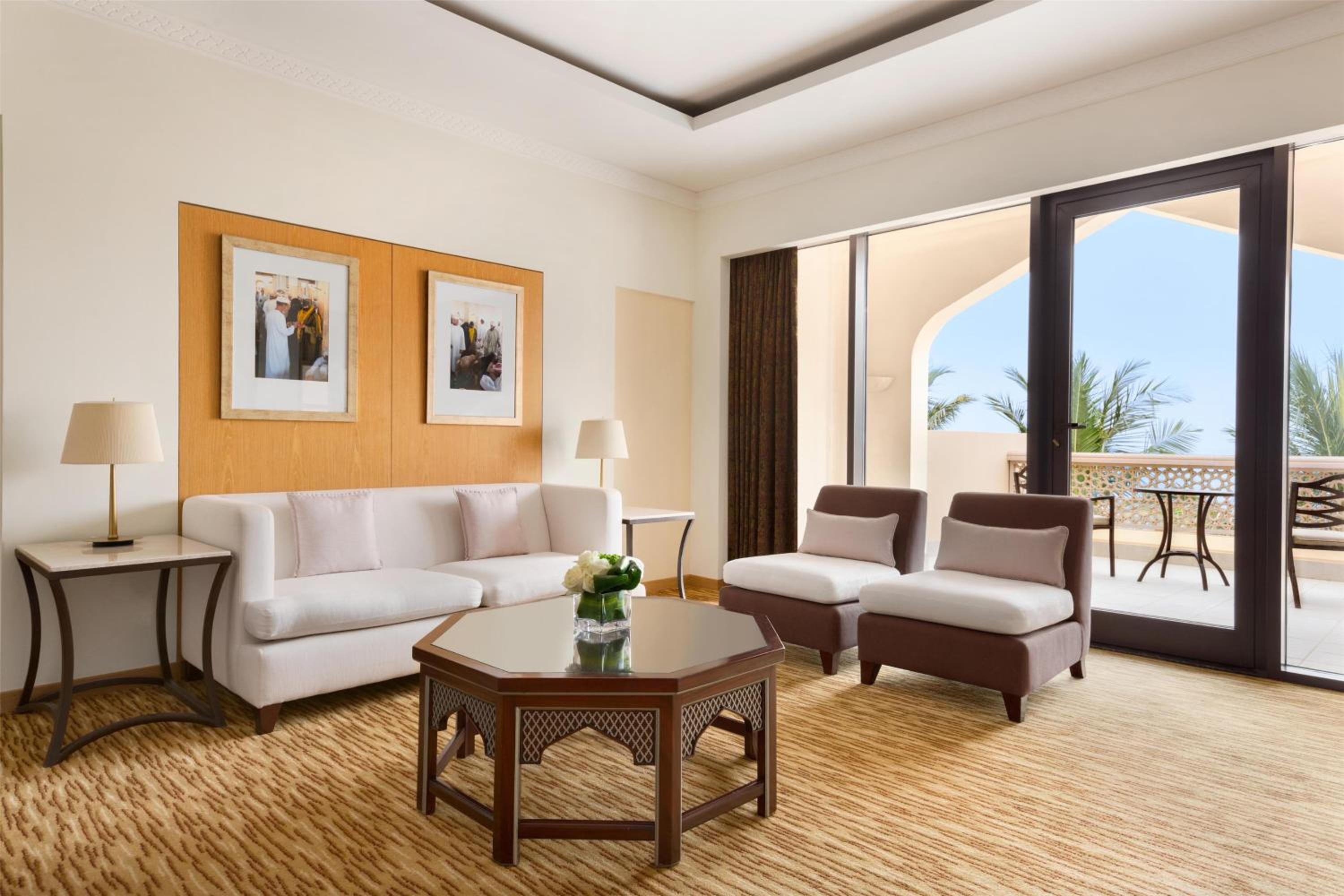 One-Bedroom Deluxe King Suite with Sea View - Photo 7