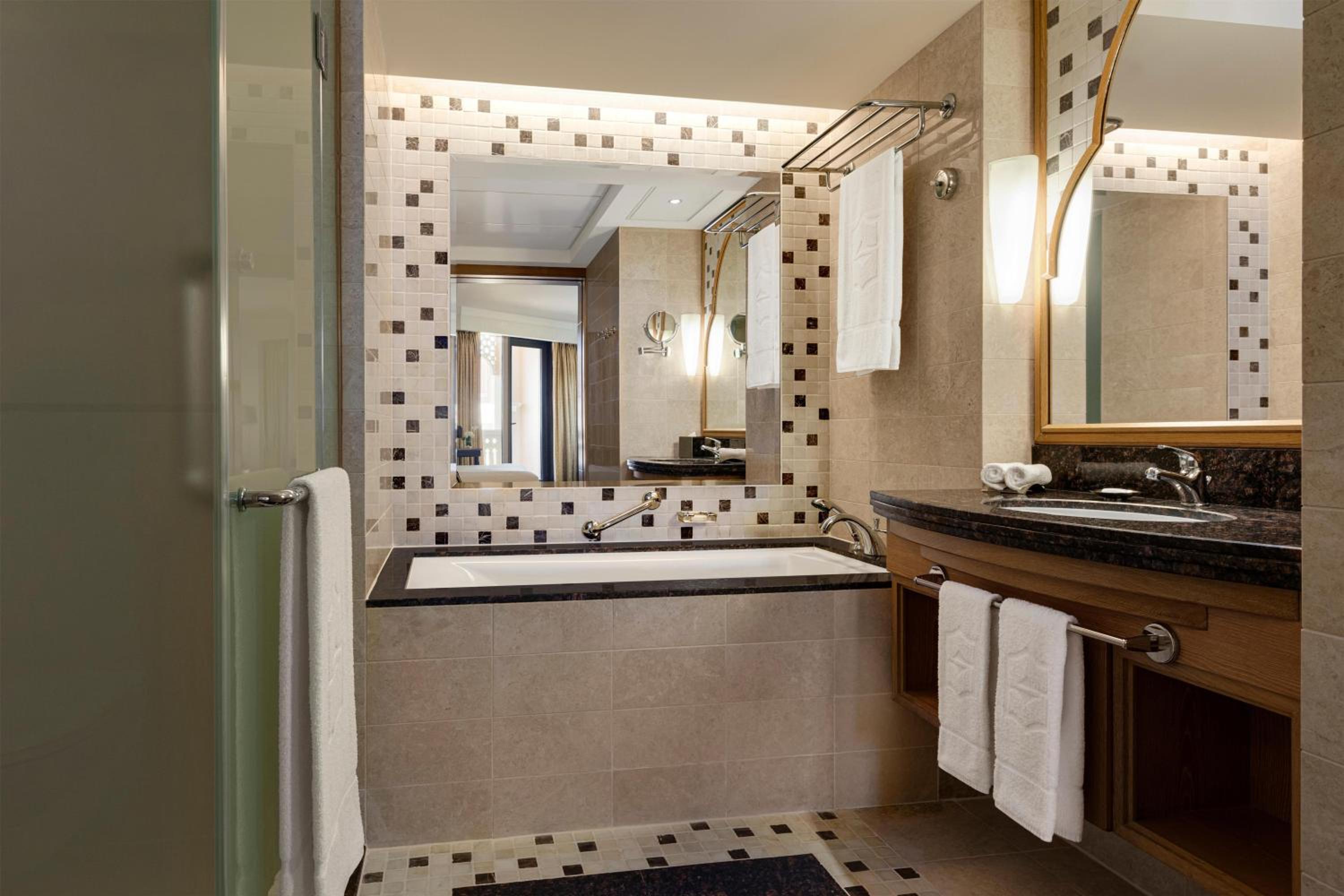 King Room with Terrace - Photo 2