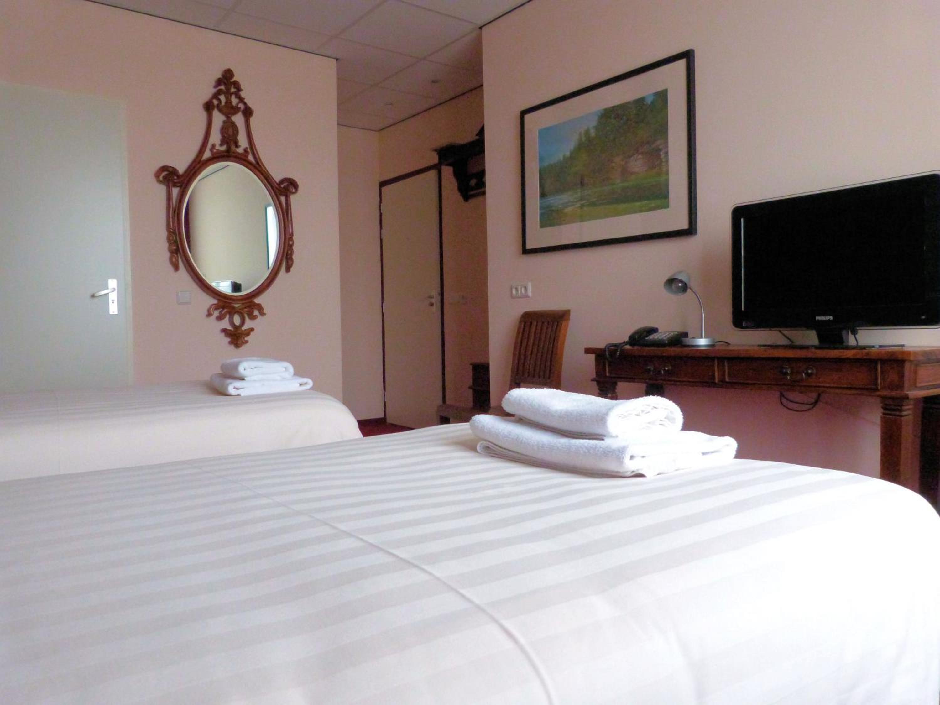 Standard Twin Room - Photo 2