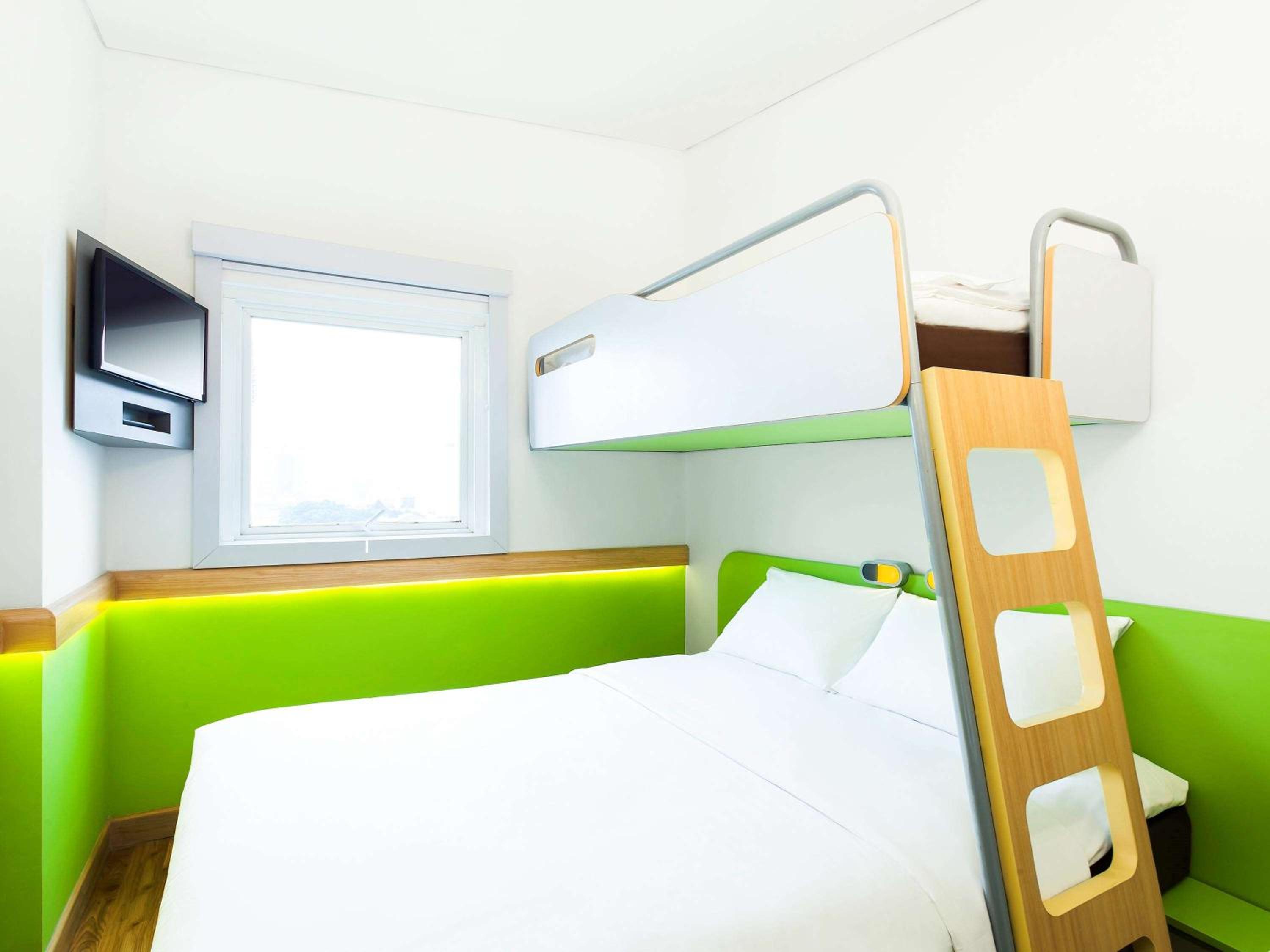 Standard Double Room with Bunk Bed photo 3