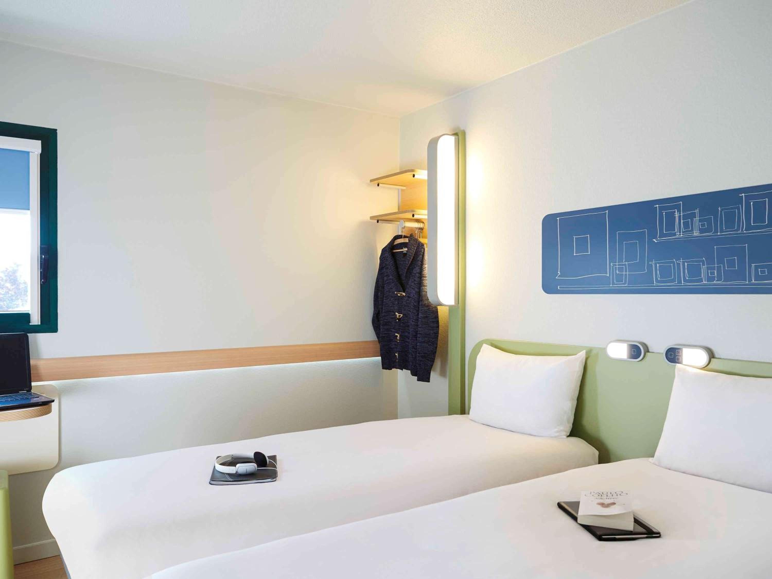 Twin Room - Photo 2