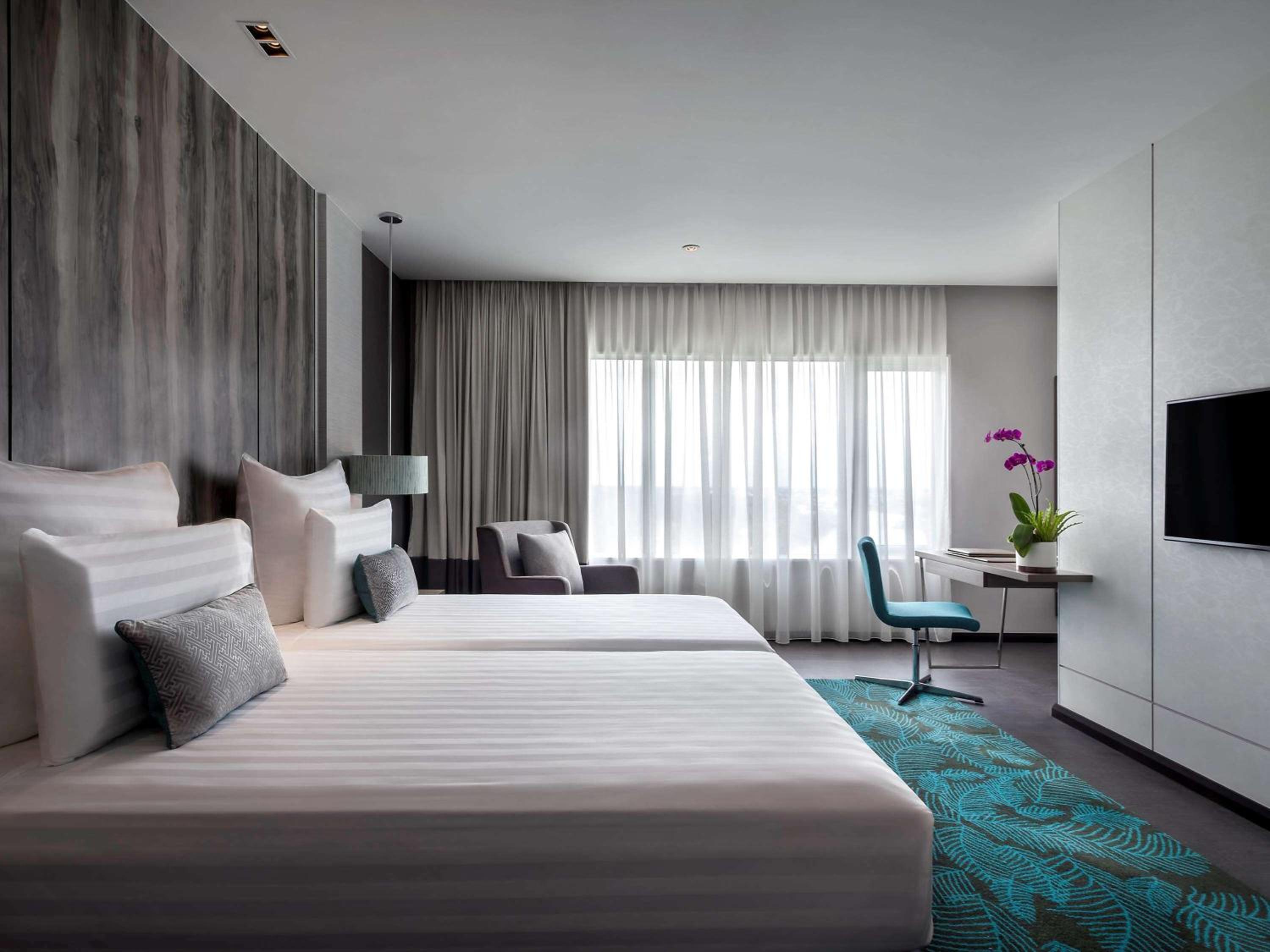 Superior Twin Room with City View
