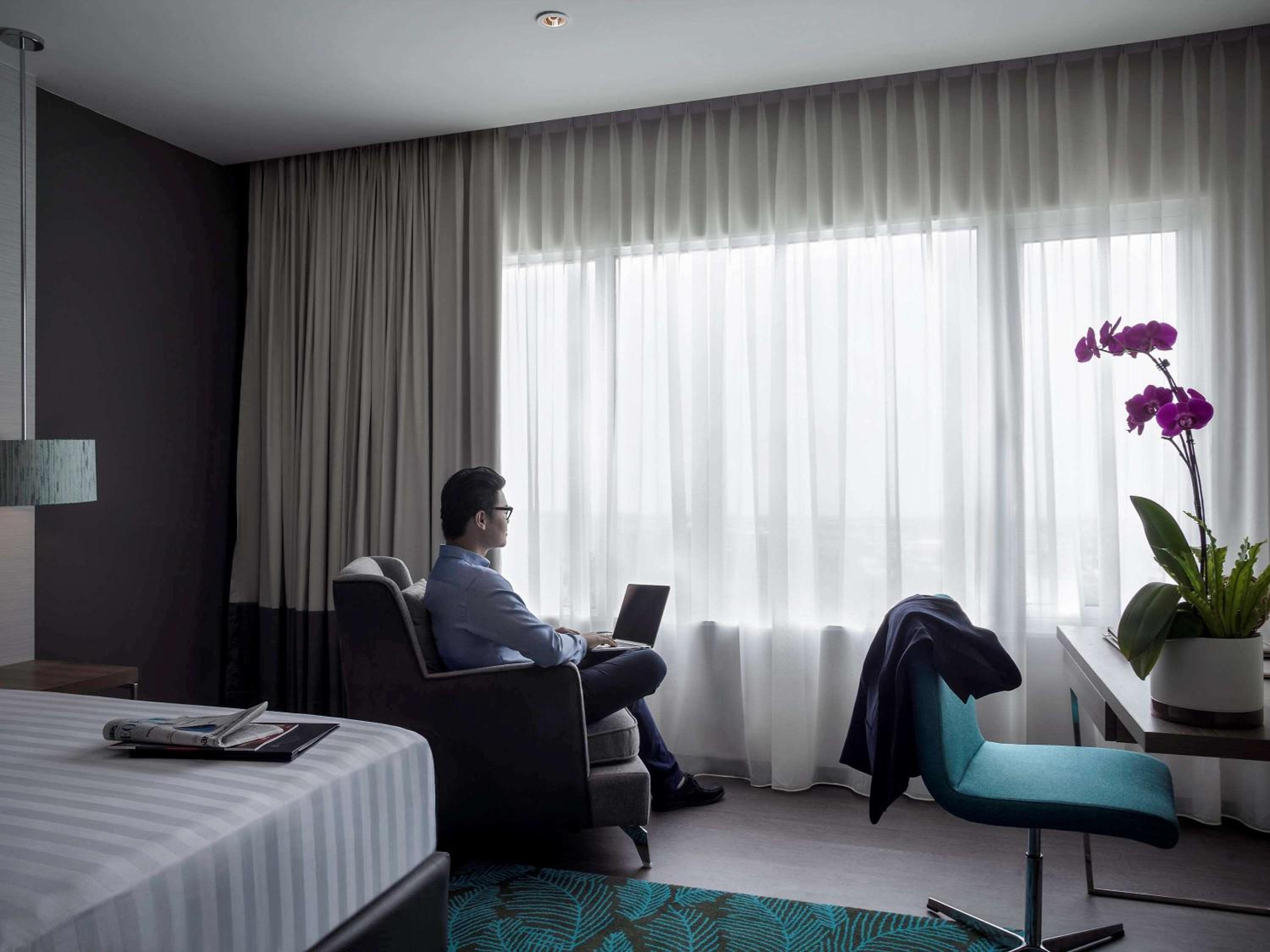Deluxe King Room with Sea View