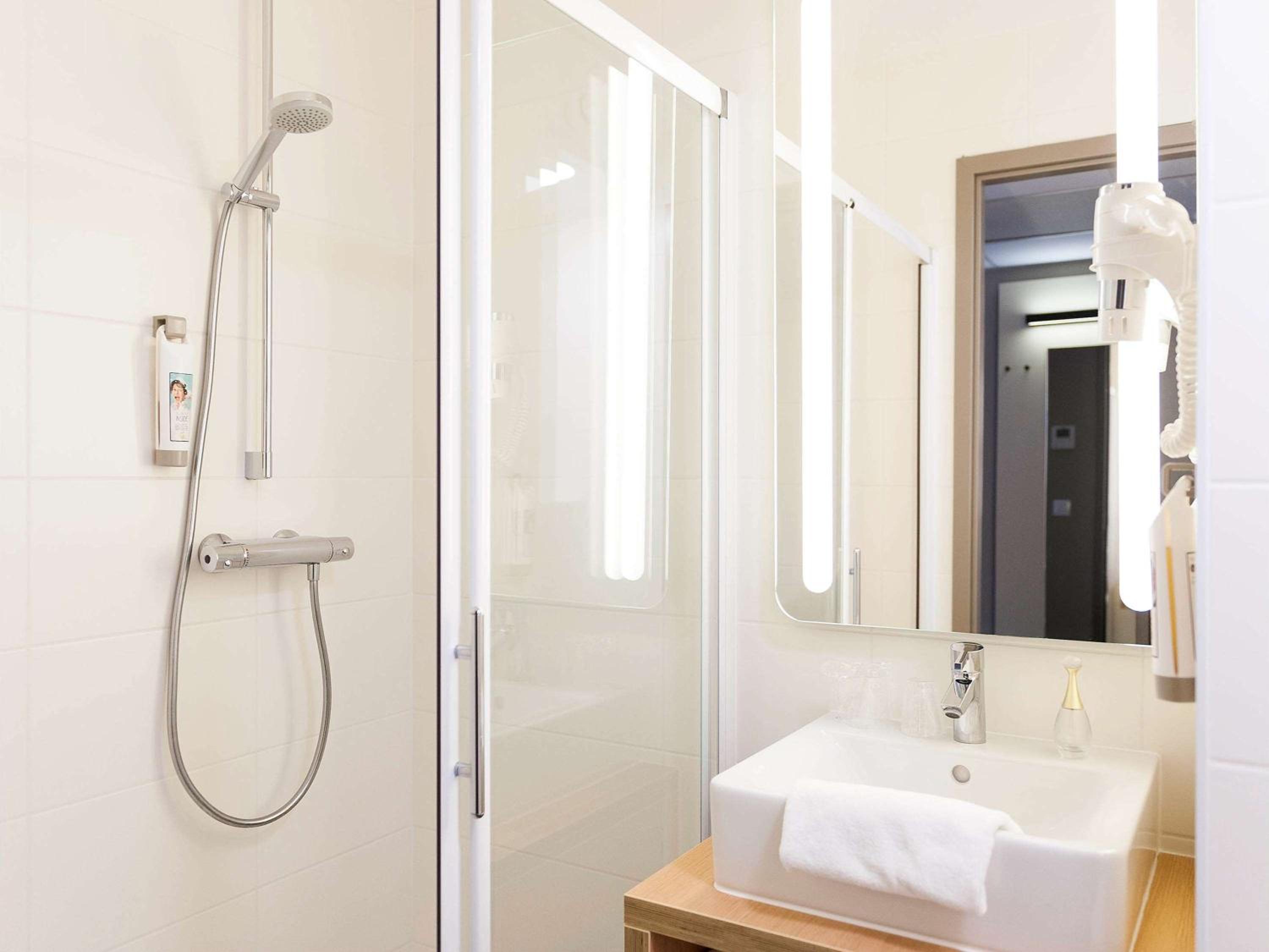 Superior Room with One Double Bed or Two Single Beds photo 2
